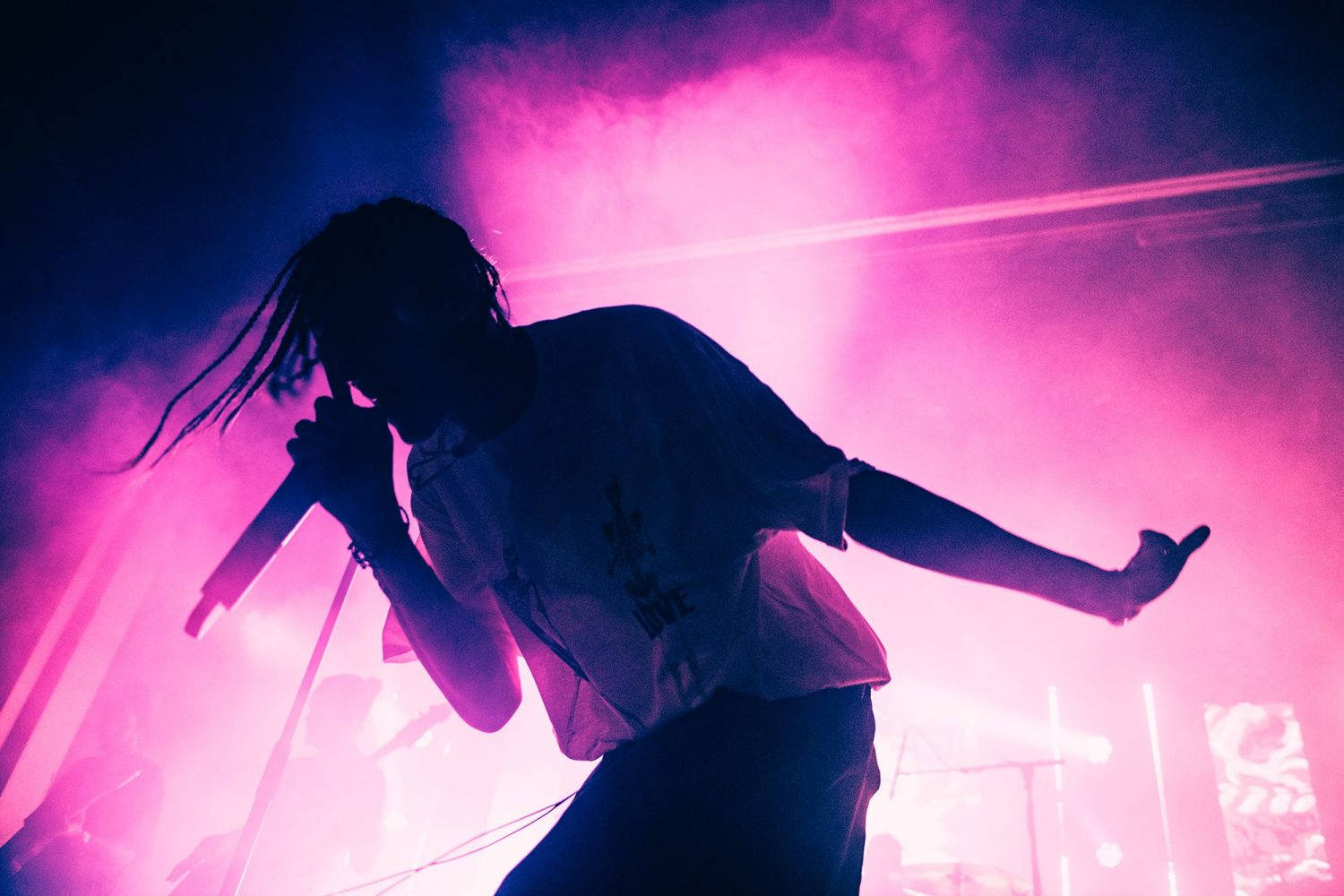 Chase Atlantic, dreadlocks, pink and blue stage lights, HD Desktop Wallpaper