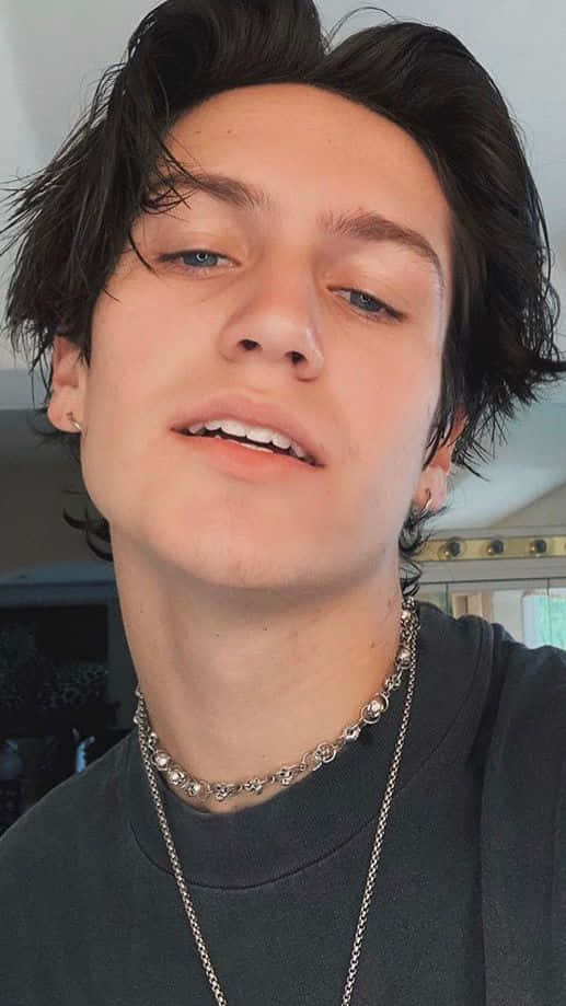 Chase Hudson, dark wavy hair, blue eyes, SD Phone Wallpaper