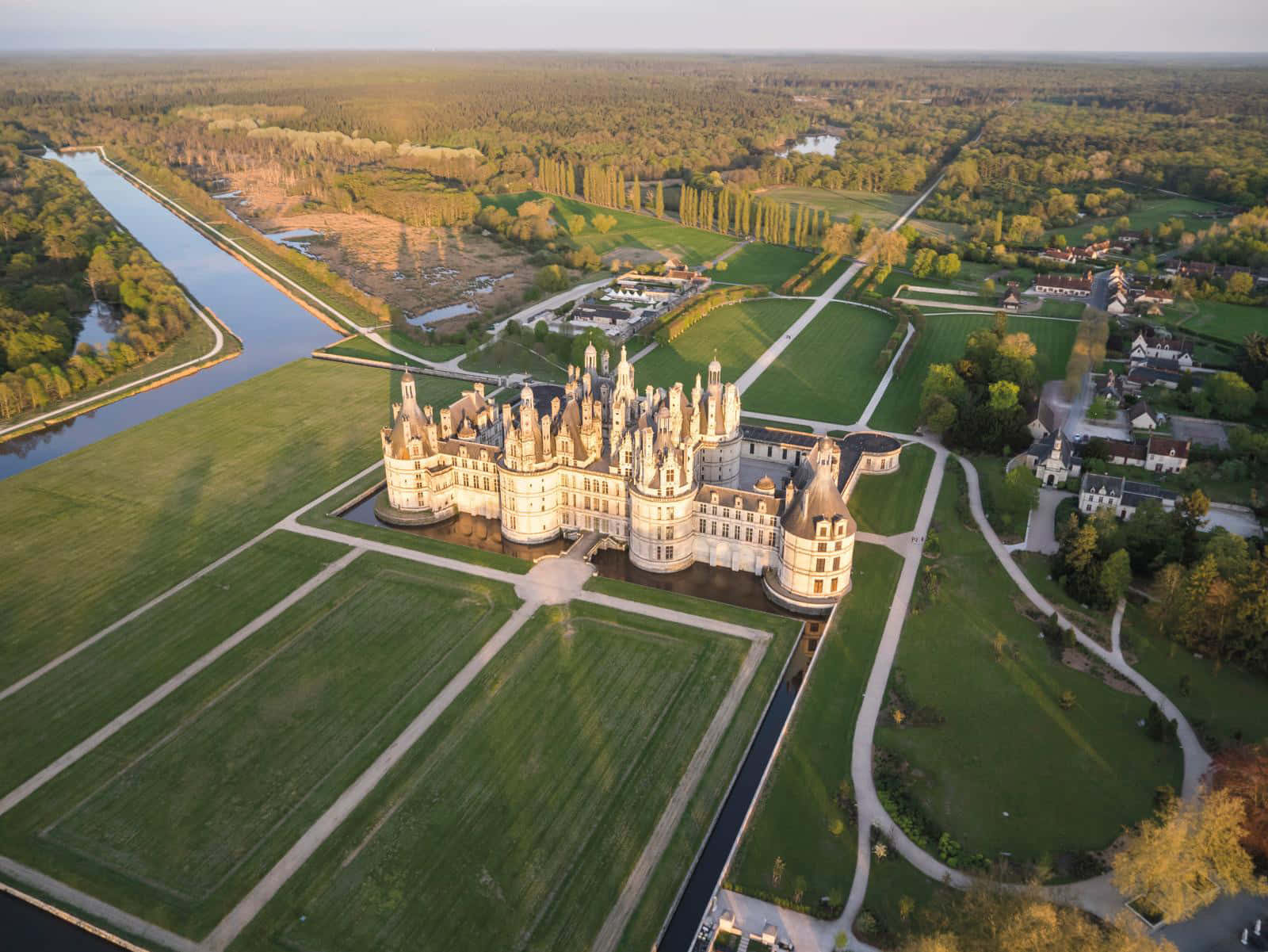 Chateau De Chambord, aerial angle shot, grand stone castle, HD Desktop Wallpaper