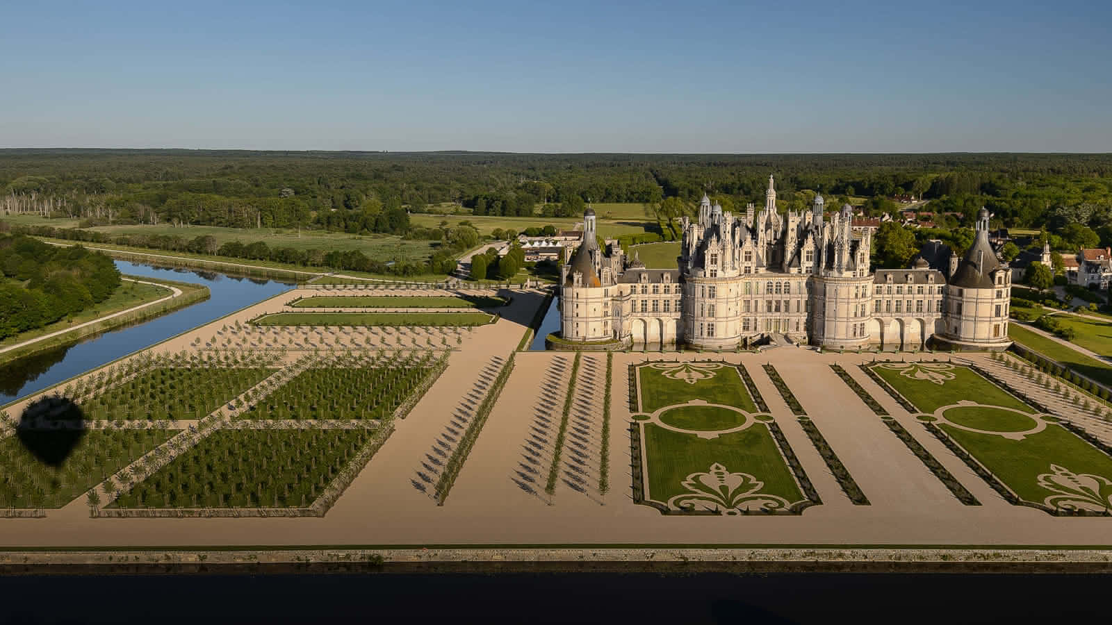 Chateau De Chambord, aerial view, symmetrical gardens, HD Desktop Wallpaper
