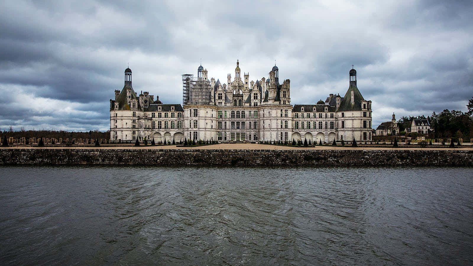 Chateau De Chambord, ornate towers, wide river, HD Desktop Wallpaper