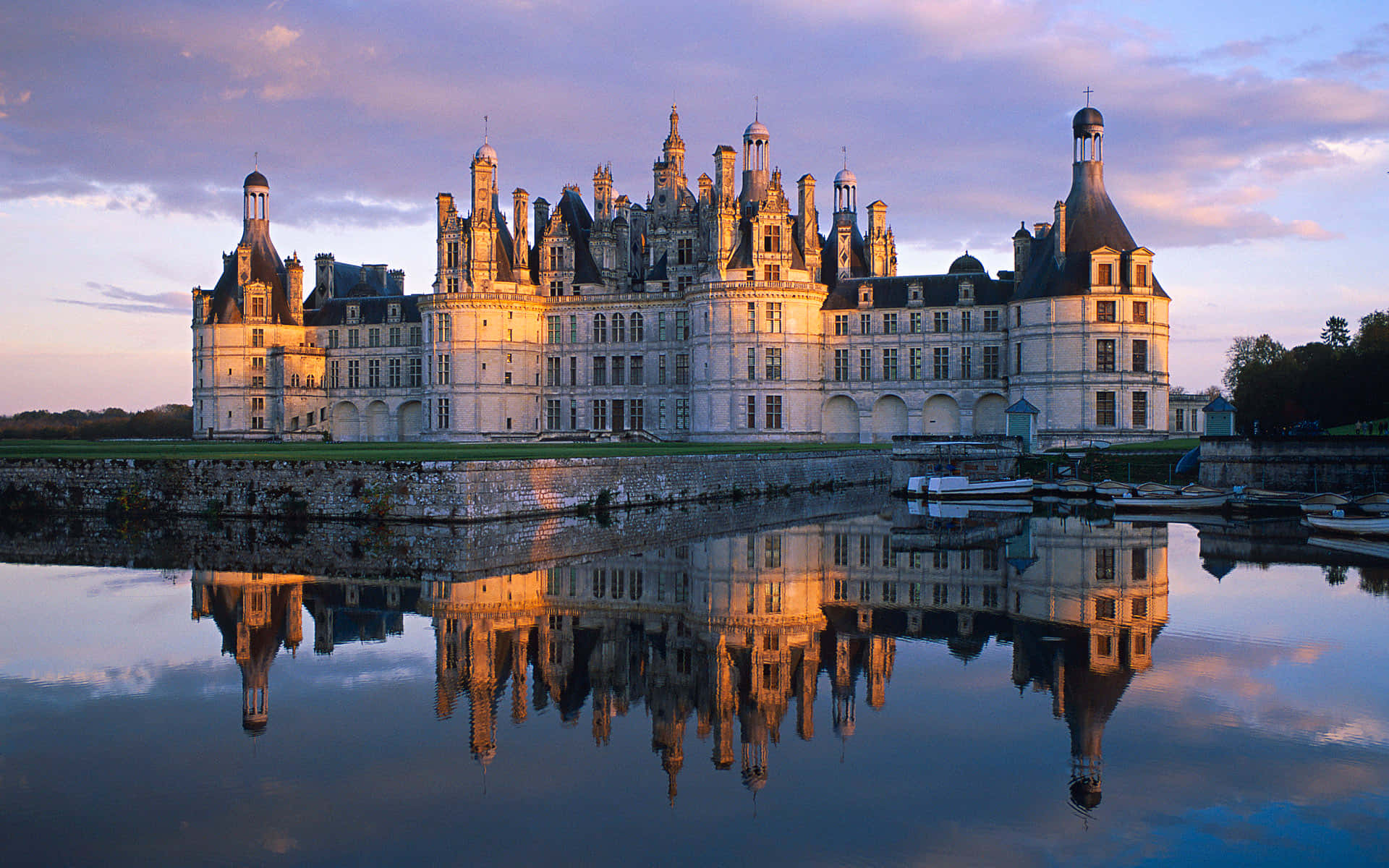 Chateau De Chambord, golden sunset light, calm waters, Full HD Desktop Wallpaper