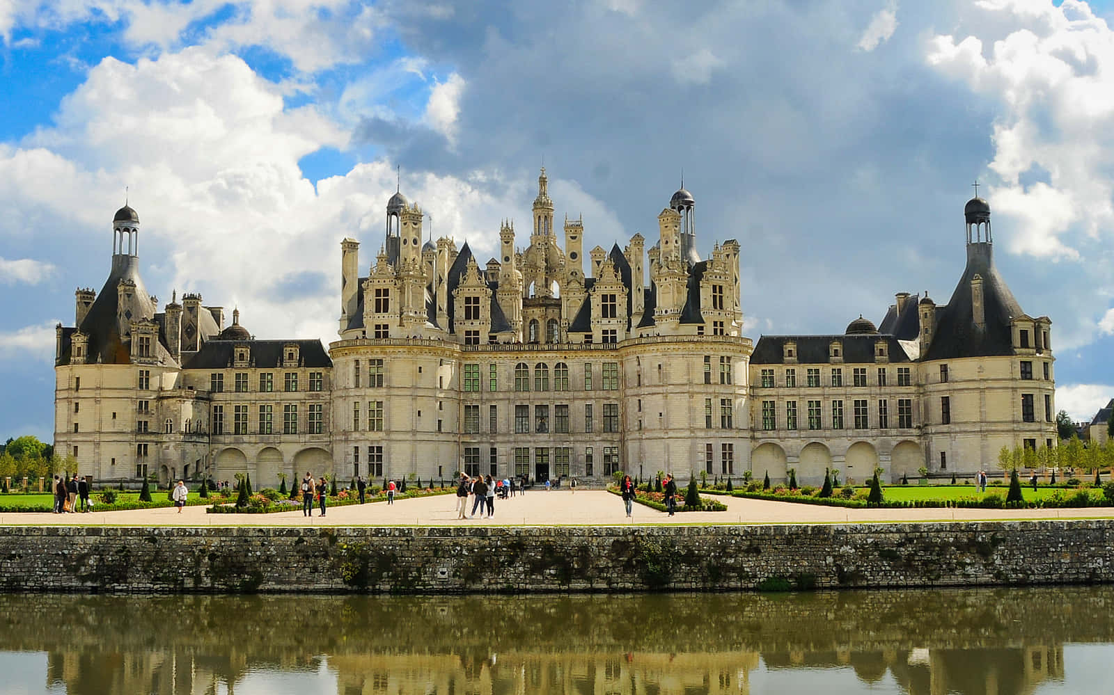 Chateau de Chambord, noontime, ornate towers, HD Desktop Wallpaper