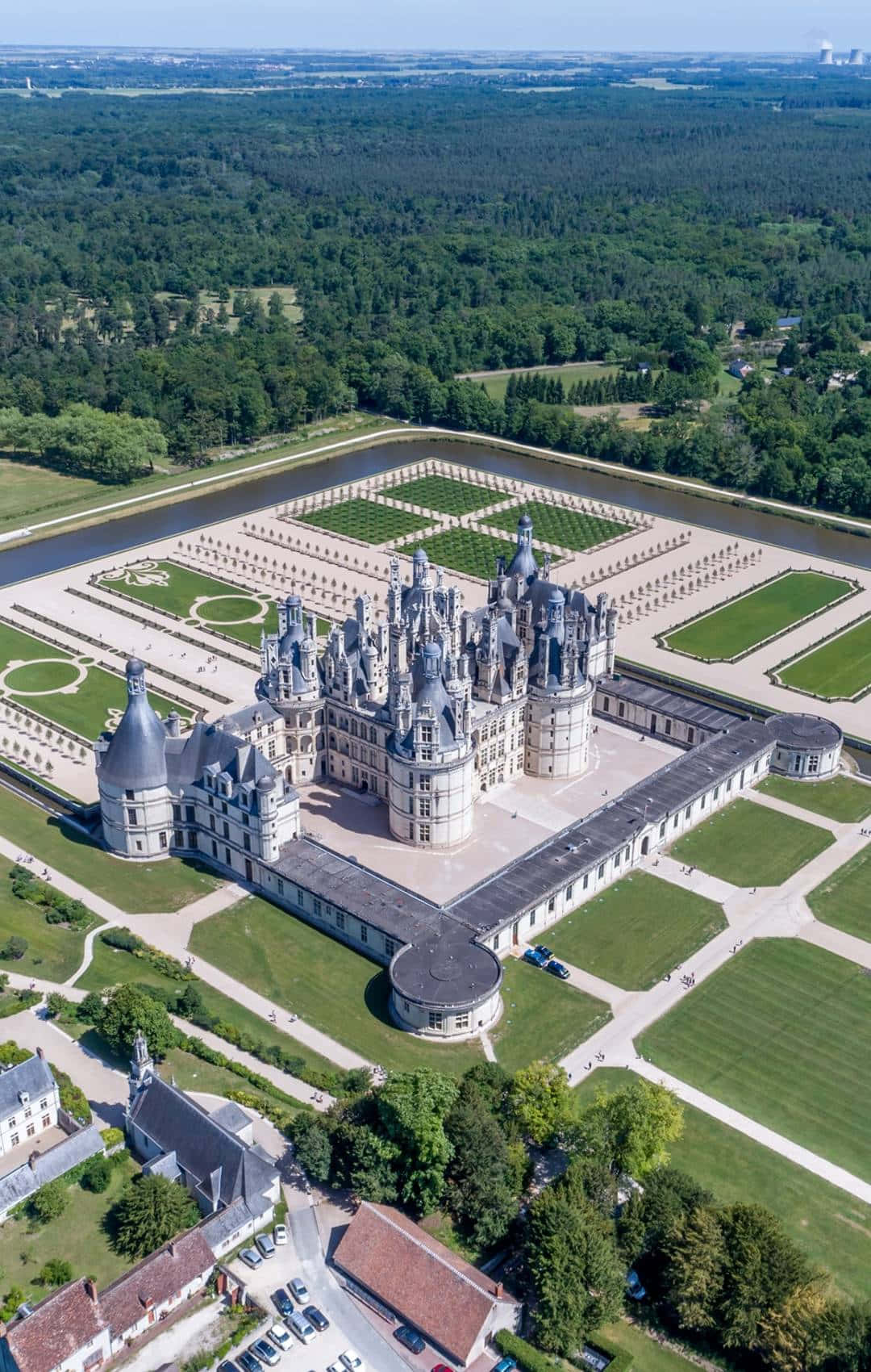 Chateau De Chambord, aerial angle shot, ornate spires, HD Phone Wallpaper