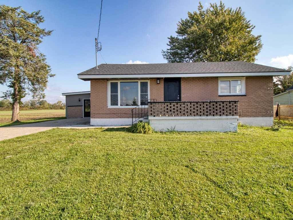 Chatham Kent, single story home, brick house, SD Desktop Wallpaper