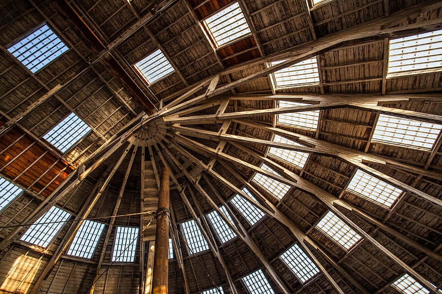 Chatham-Kent, serene countryside view, wooden beams, SD Desktop Wallpaper