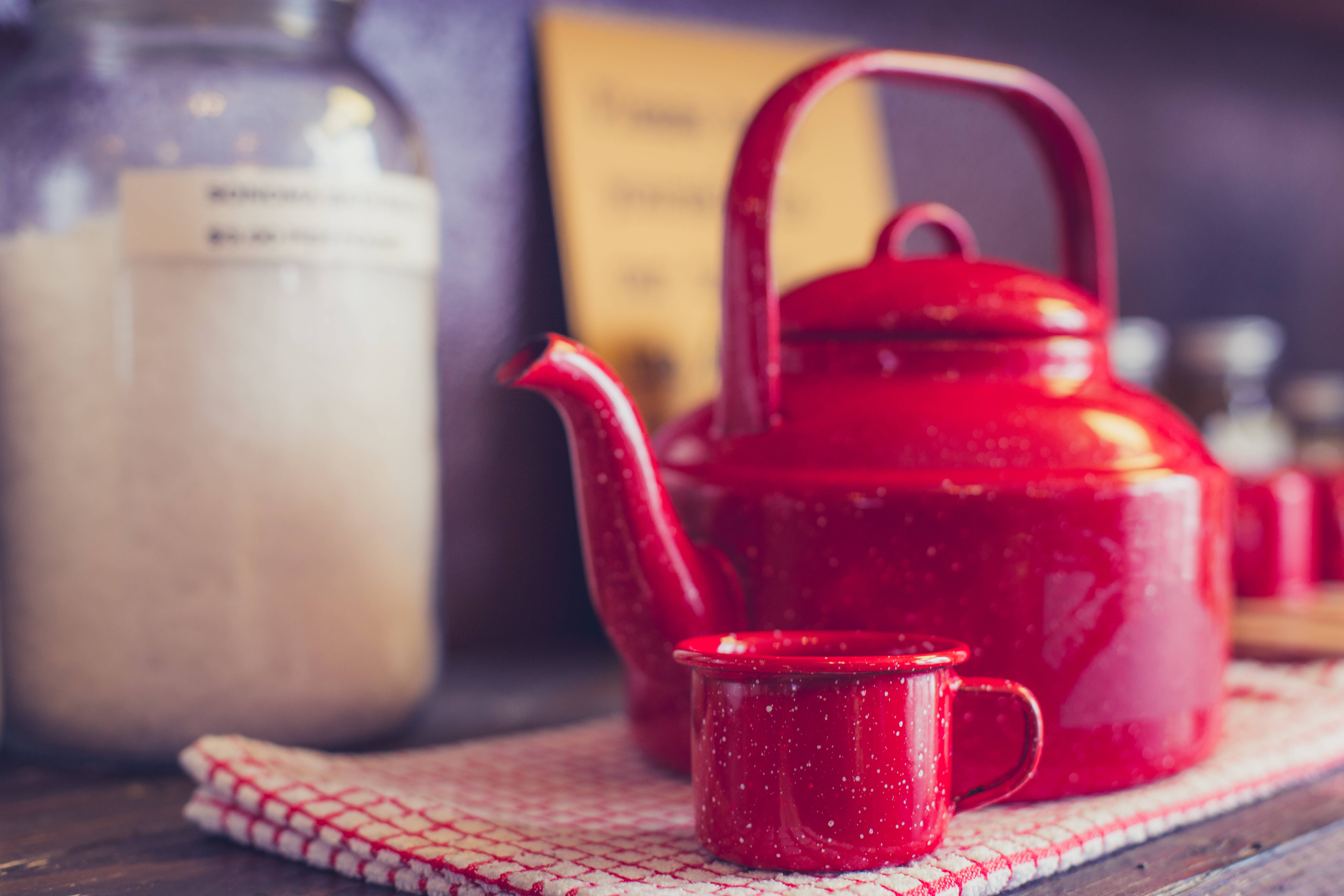 red speckled enamel kettle, matching cup rest, red and white checkered cloth, 5K Desktop Wallpaper