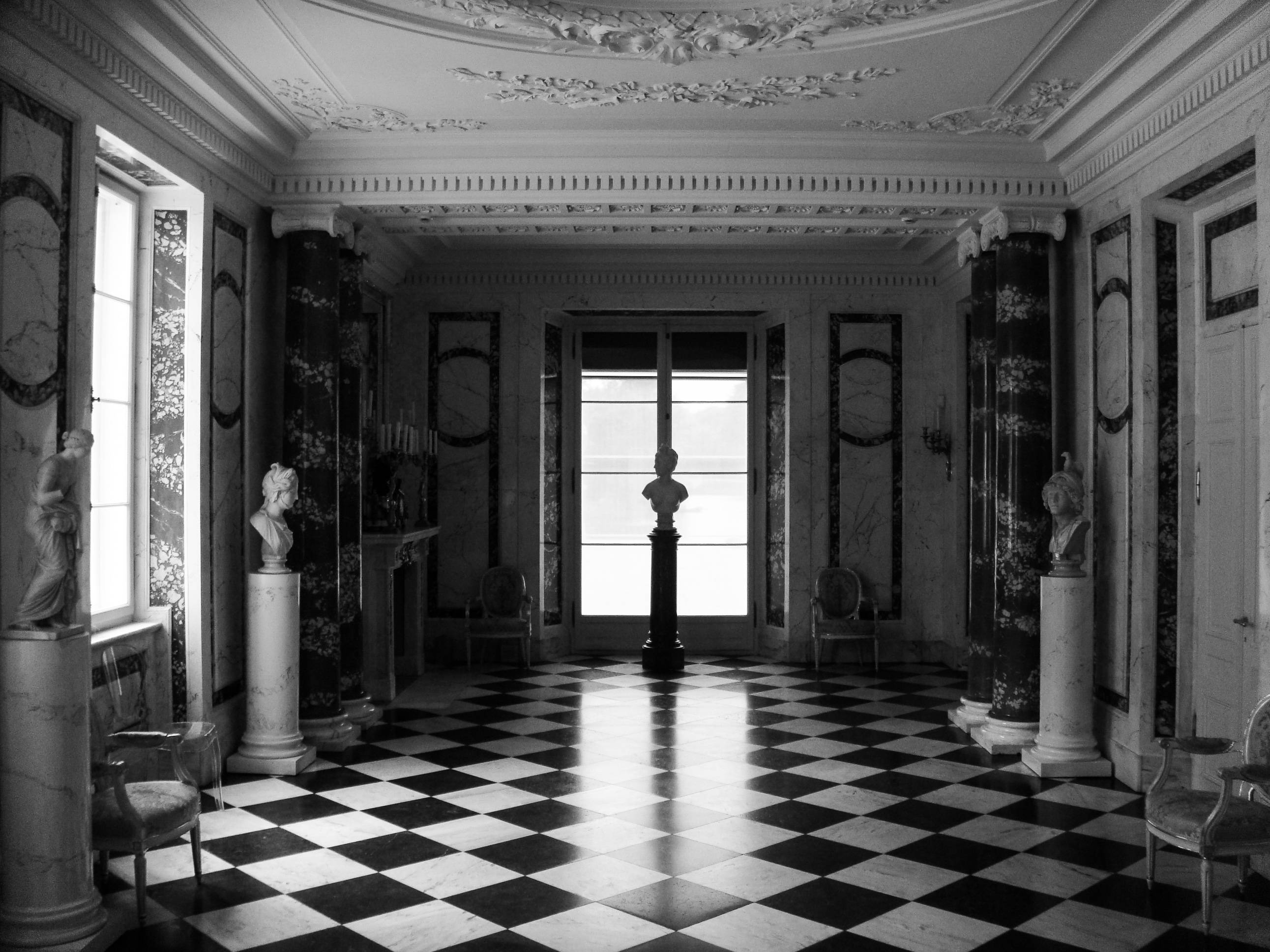 monochrome hallway, checkered floor, marble columns, 2K Desktop Wallpaper