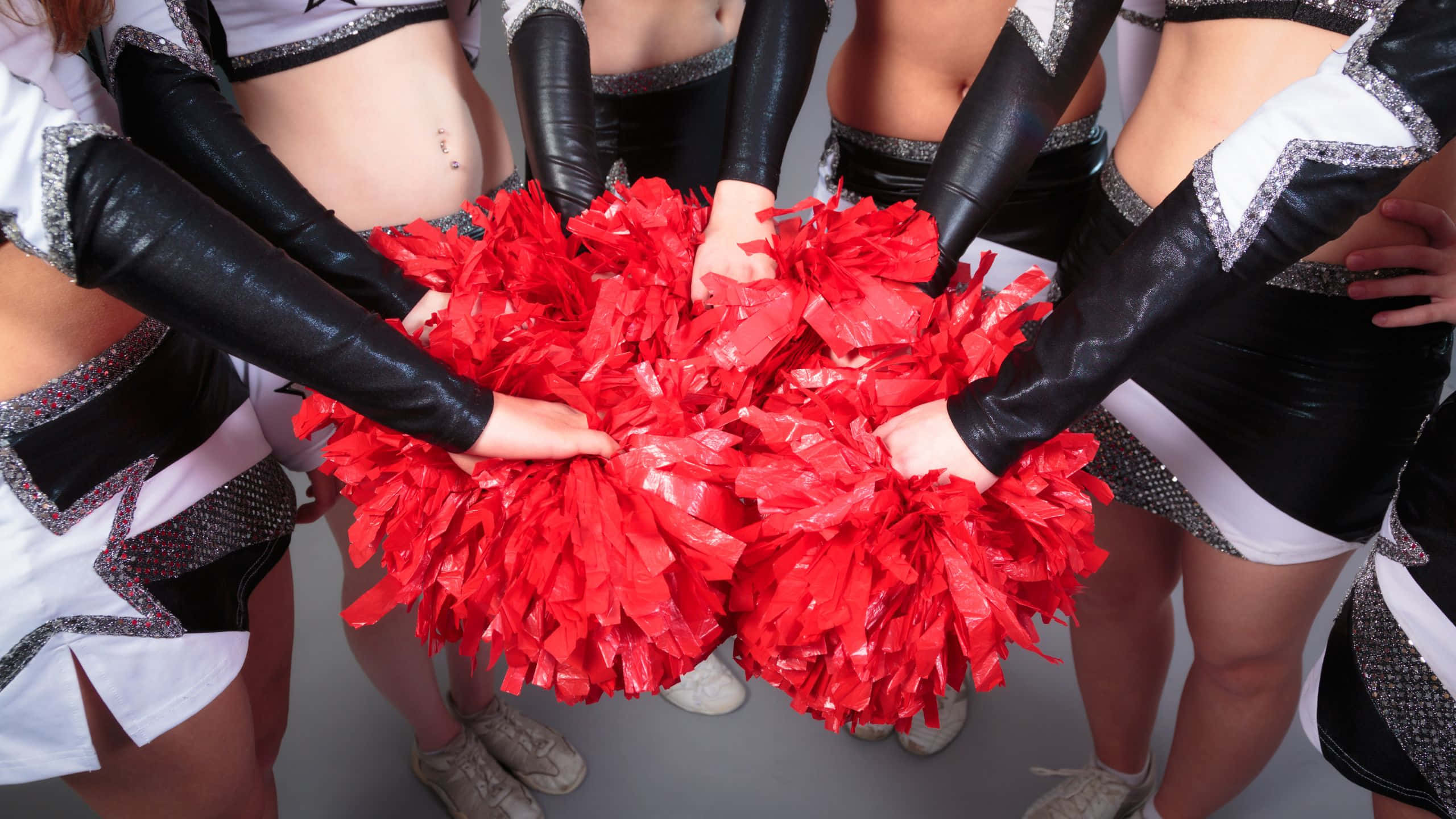 Cheerleaders, black and white uniforms, bright red pom-poms, 2K Desktop Wallpaper