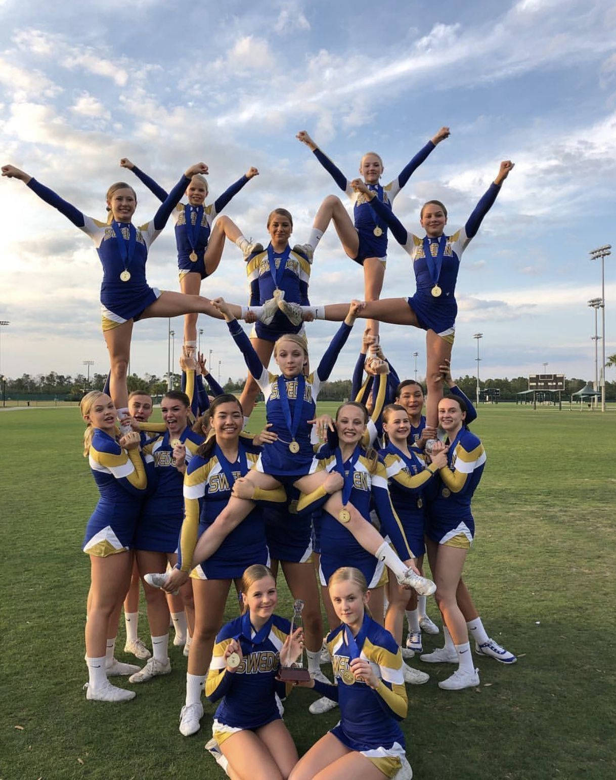 teen cheerleader, blue and gold uniforms, pyramid pose, HD Phone Wallpaper