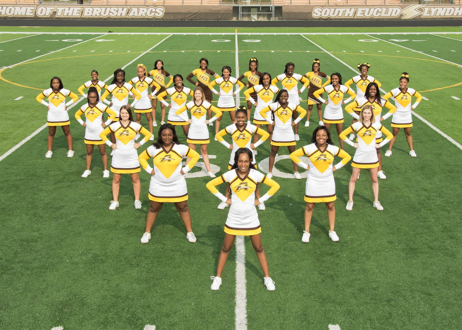 cheerleading, white and yellow uniforms, green football field, Full HD Desktop Wallpaper