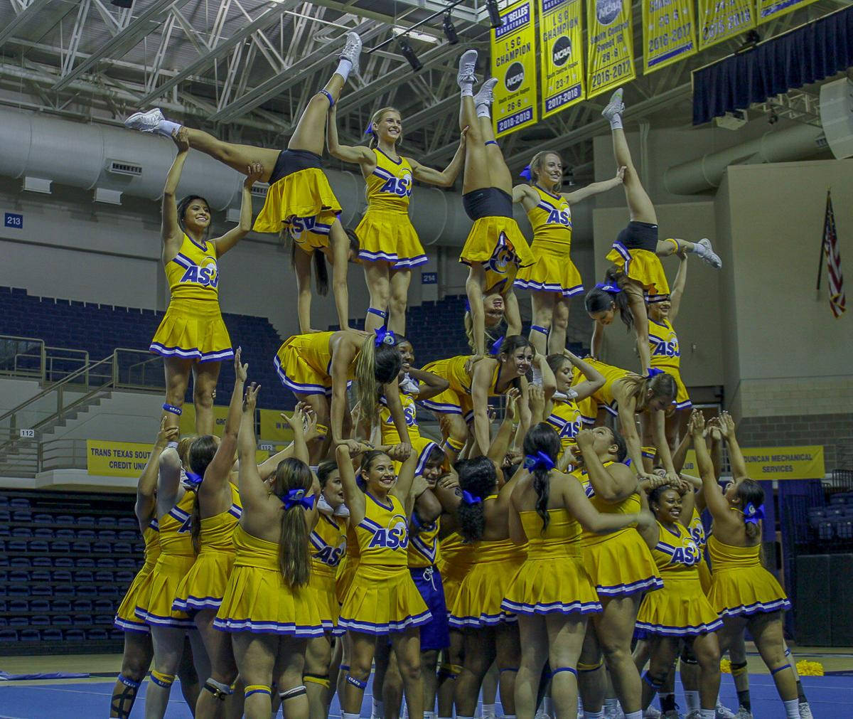 pyramid cheerleading, yellow uniforms, human pyramid, SD Desktop Wallpaper