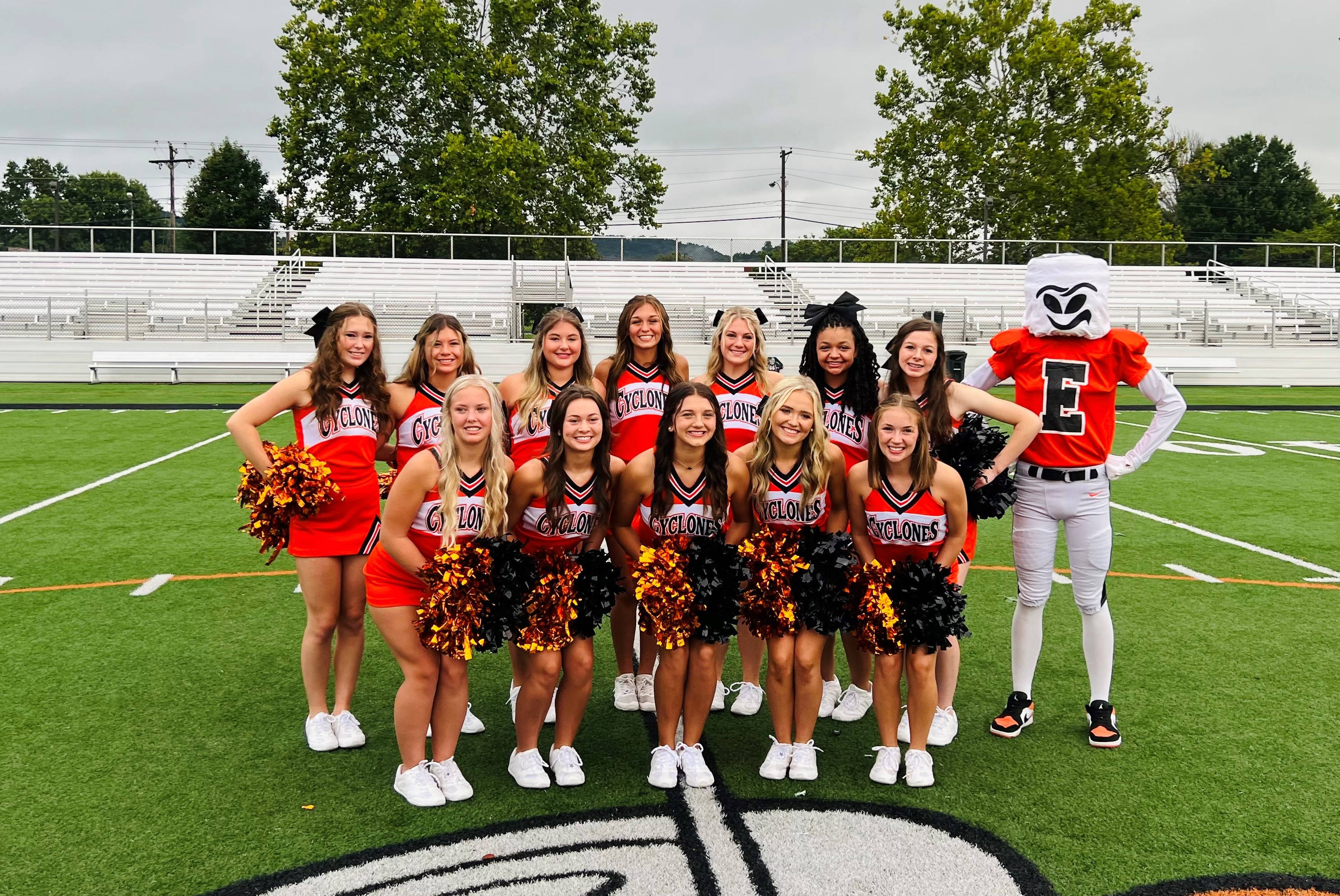 red mascot, cheerleading squad, red and black uniforms, 2K Desktop Wallpaper