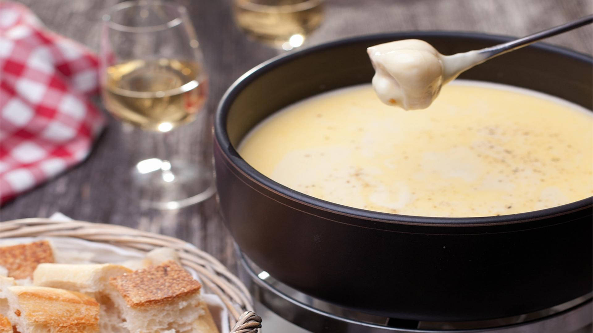 cheese fondue, black pot, bread cube, Full HD Desktop Wallpaper