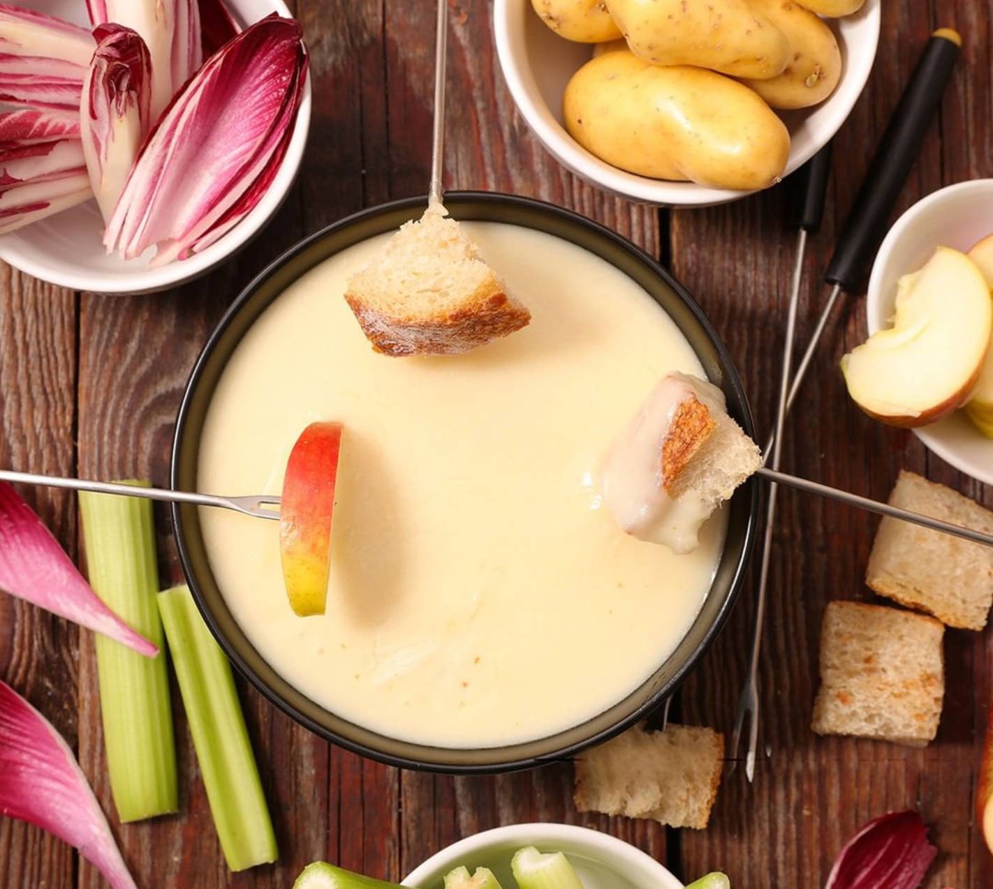 white cheese fondue, black bowl, bread cubes, HD Desktop Wallpaper
