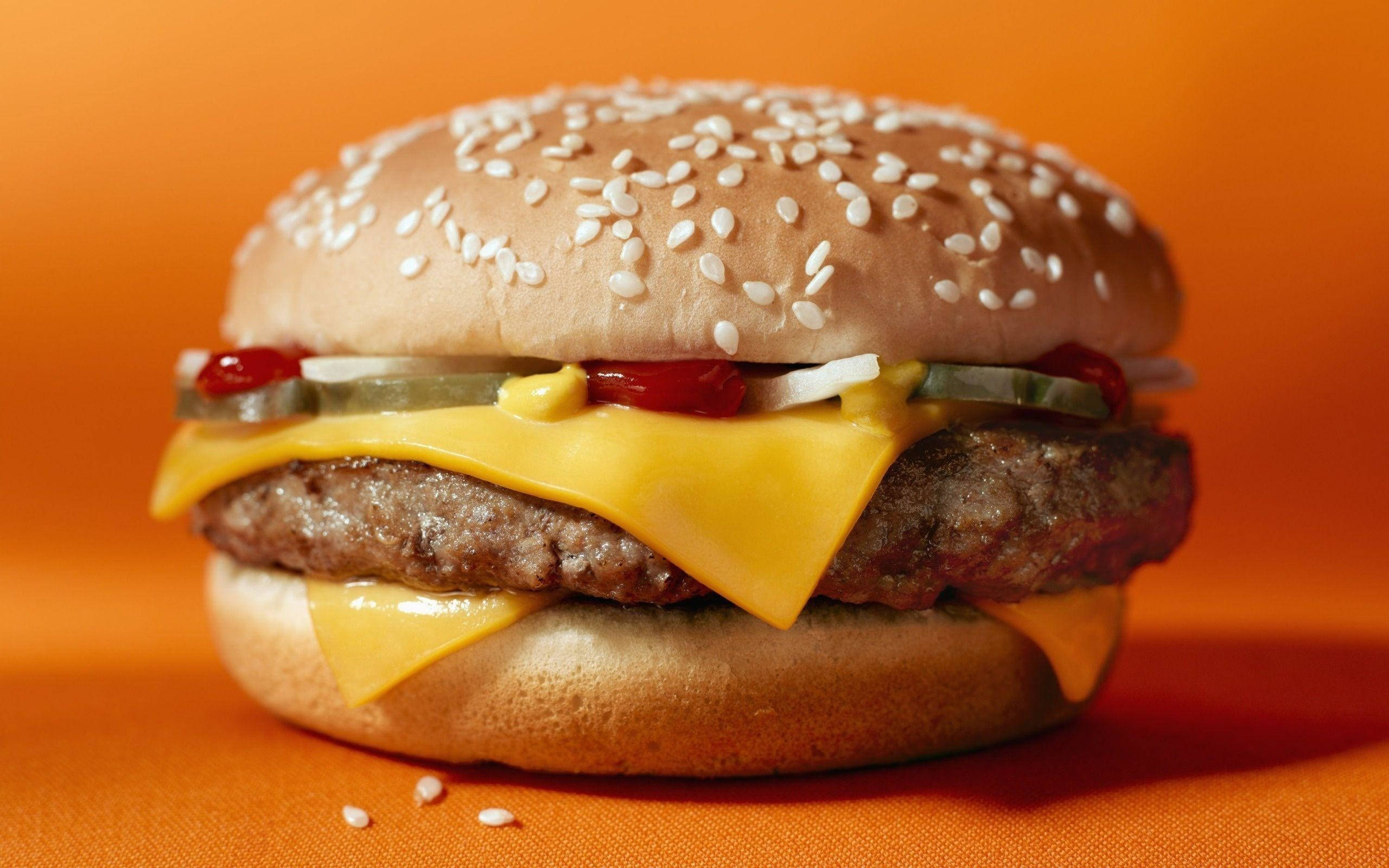 cheesy cheeseburger, sesame bun, ketchup, 2K Desktop Wallpaper