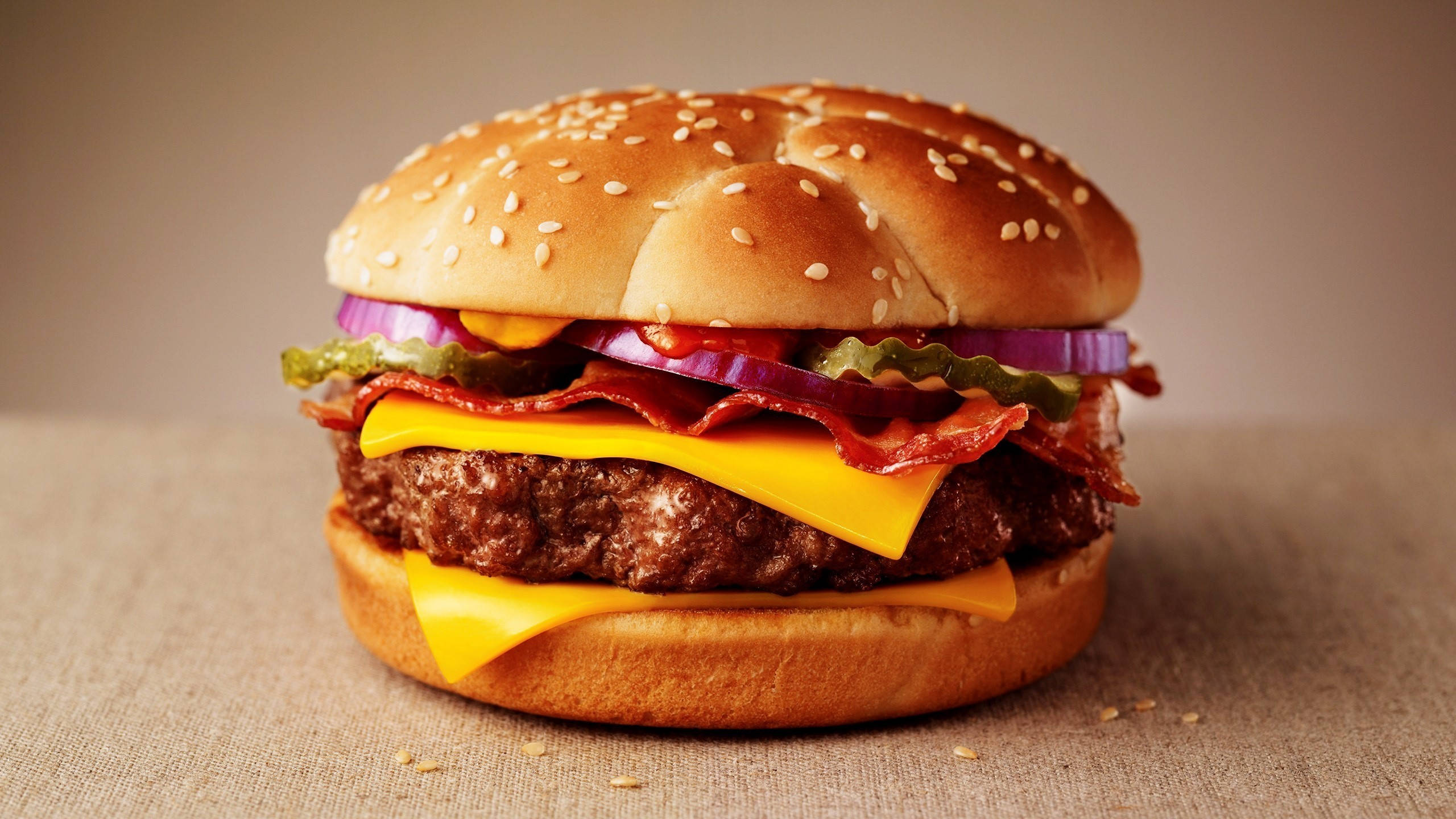 cheeseburger, bacon, pickles, 2K Desktop Wallpaper