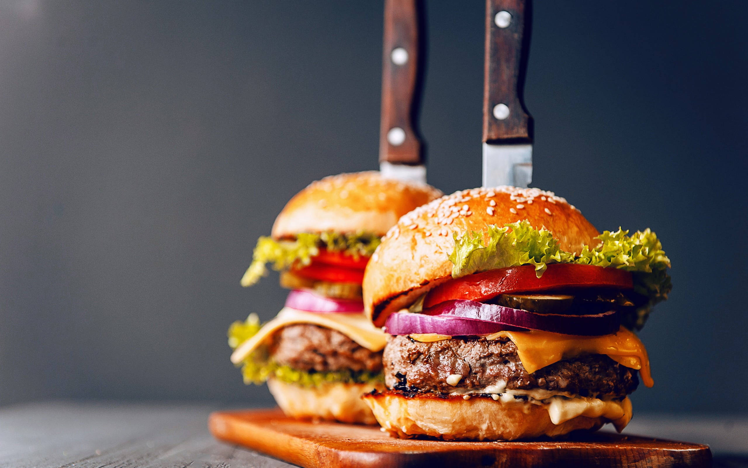cheeseburger, sesame bun, fresh toppings, 2K Desktop Wallpaper
