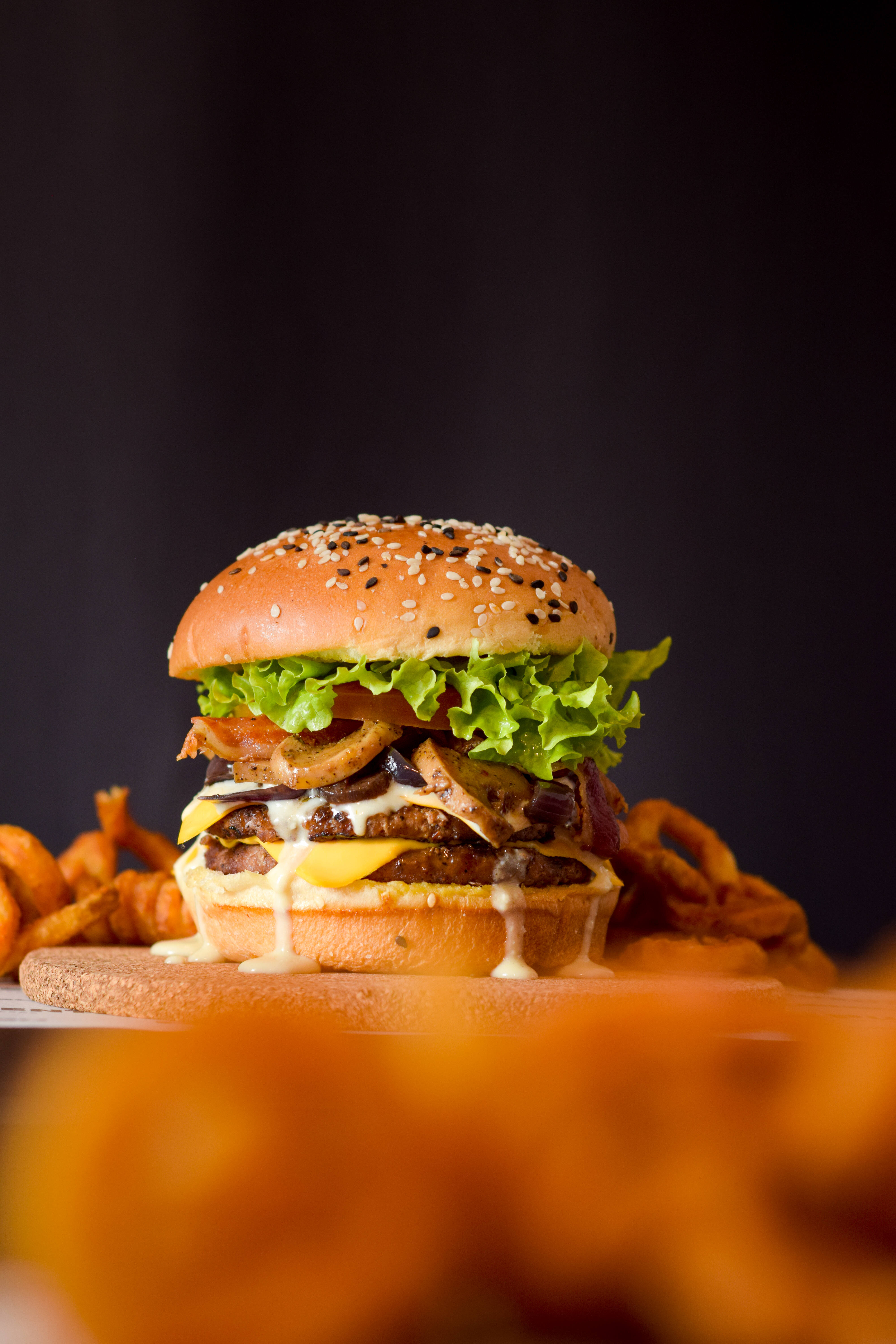 Creamy Cheeseburger, wooden board, crispy onion rings, 5K Phone Wallpaper
