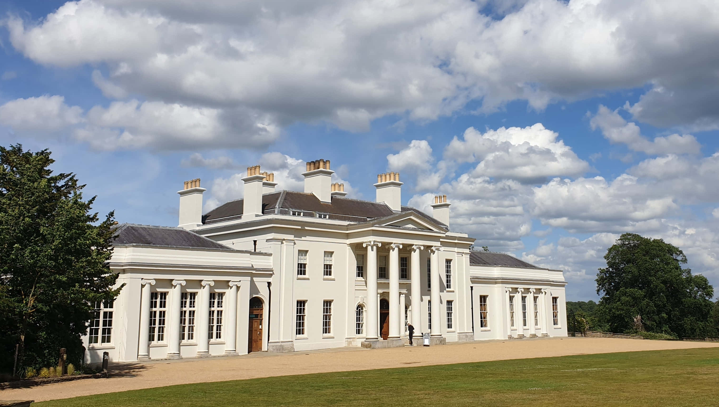Chelmsford United Kingdom, white neoclassical mansion, columns, 2K Desktop Wallpaper