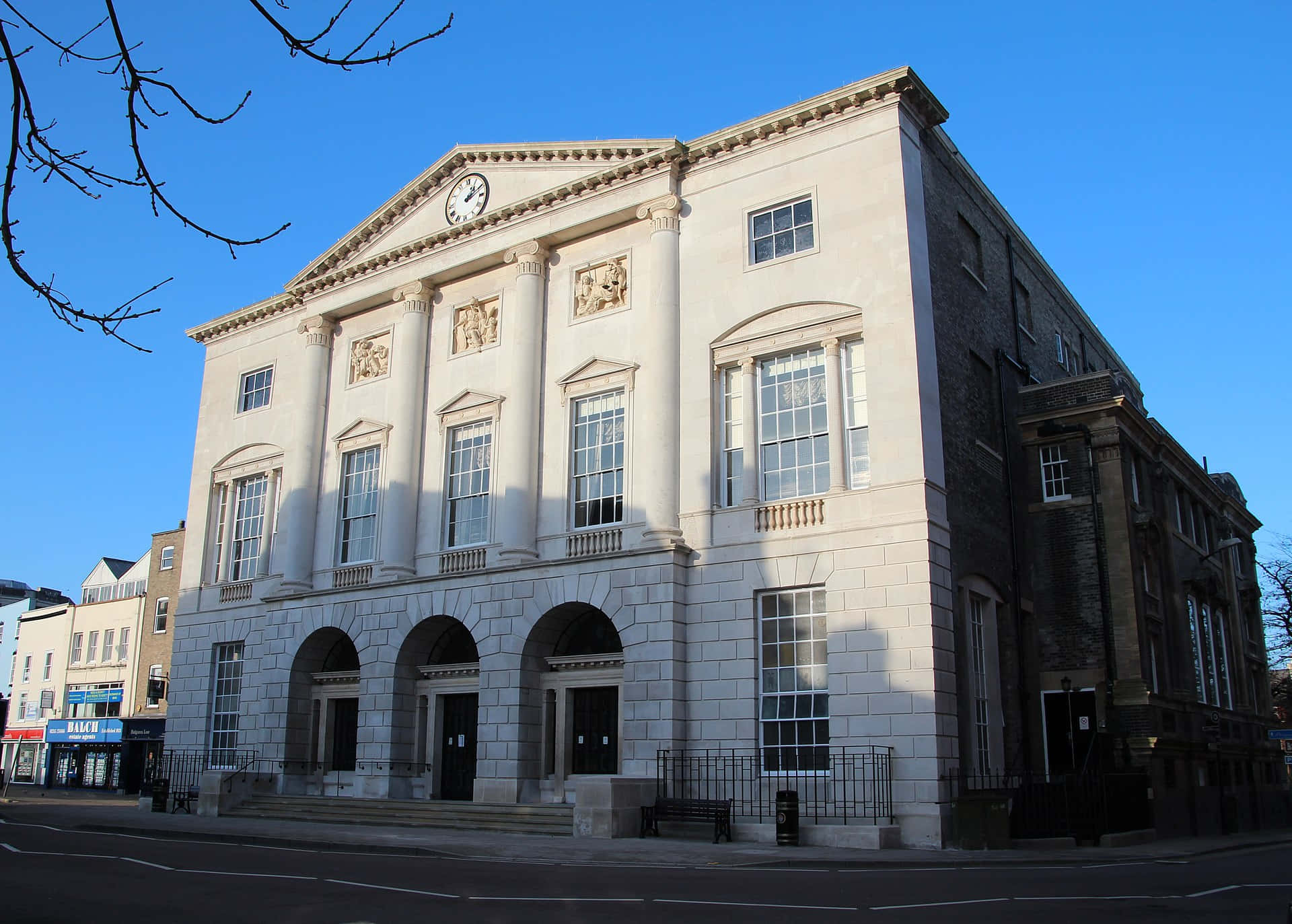 Chelmsford, neoclassical building, stone columns, Full HD Desktop Wallpaper