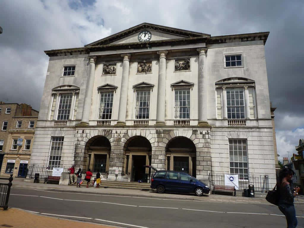 Chelmsford United Kingdom, neoclassical stone building, columns, SD Desktop Wallpaper