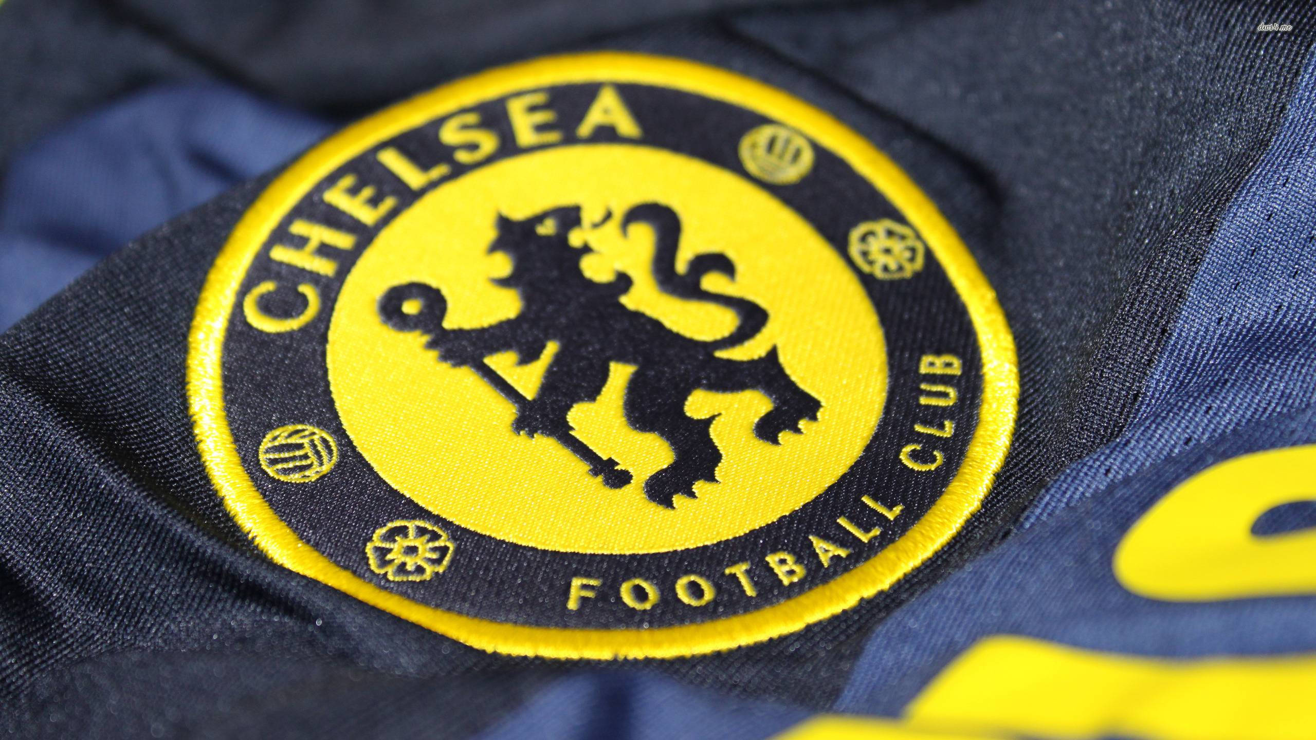 Chelsea FC Logo, navy blue jersey, yellow accents, 2K Desktop Wallpaper