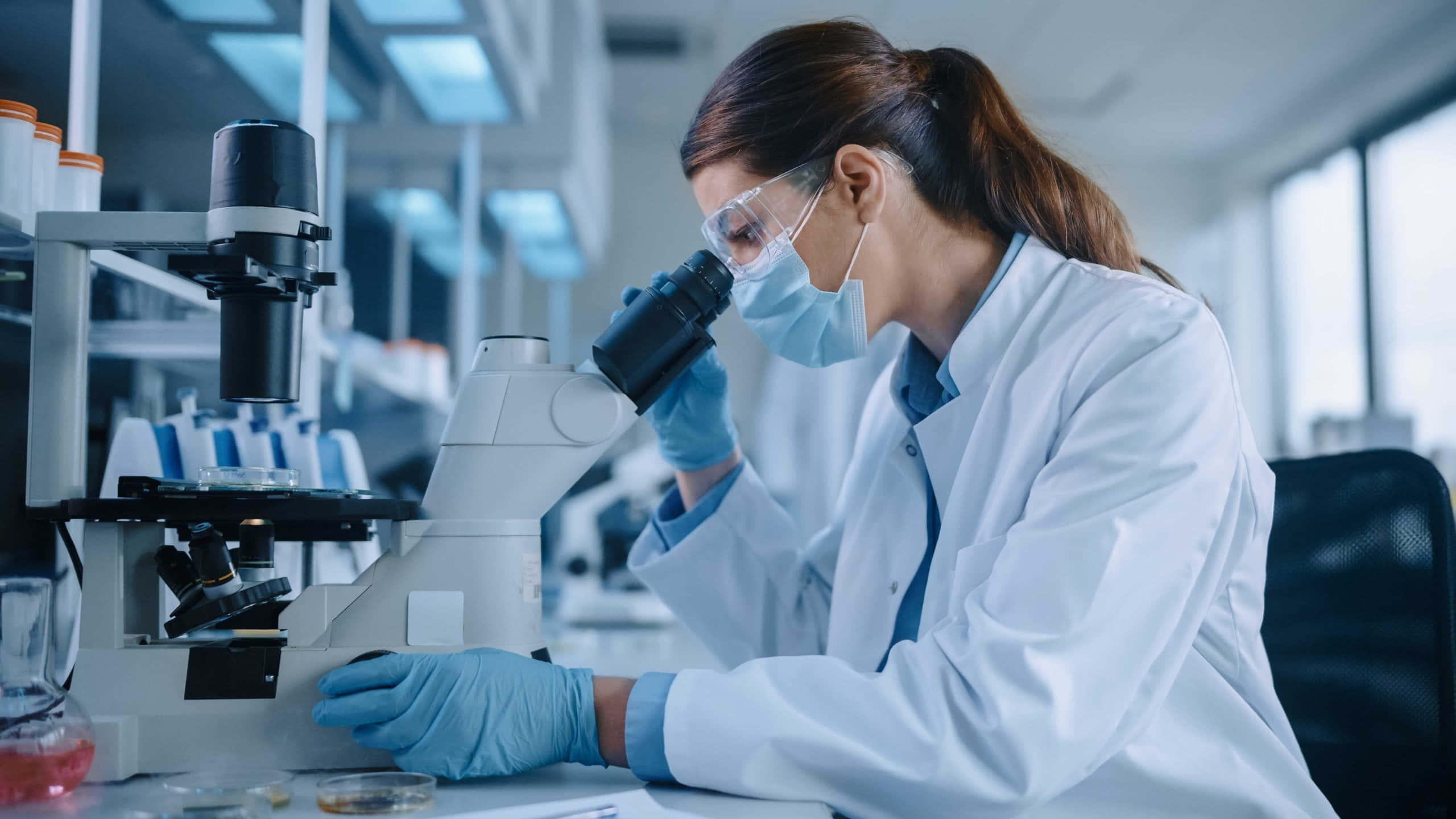 laboratory, microscope, lab coat, 2K Desktop Wallpaper