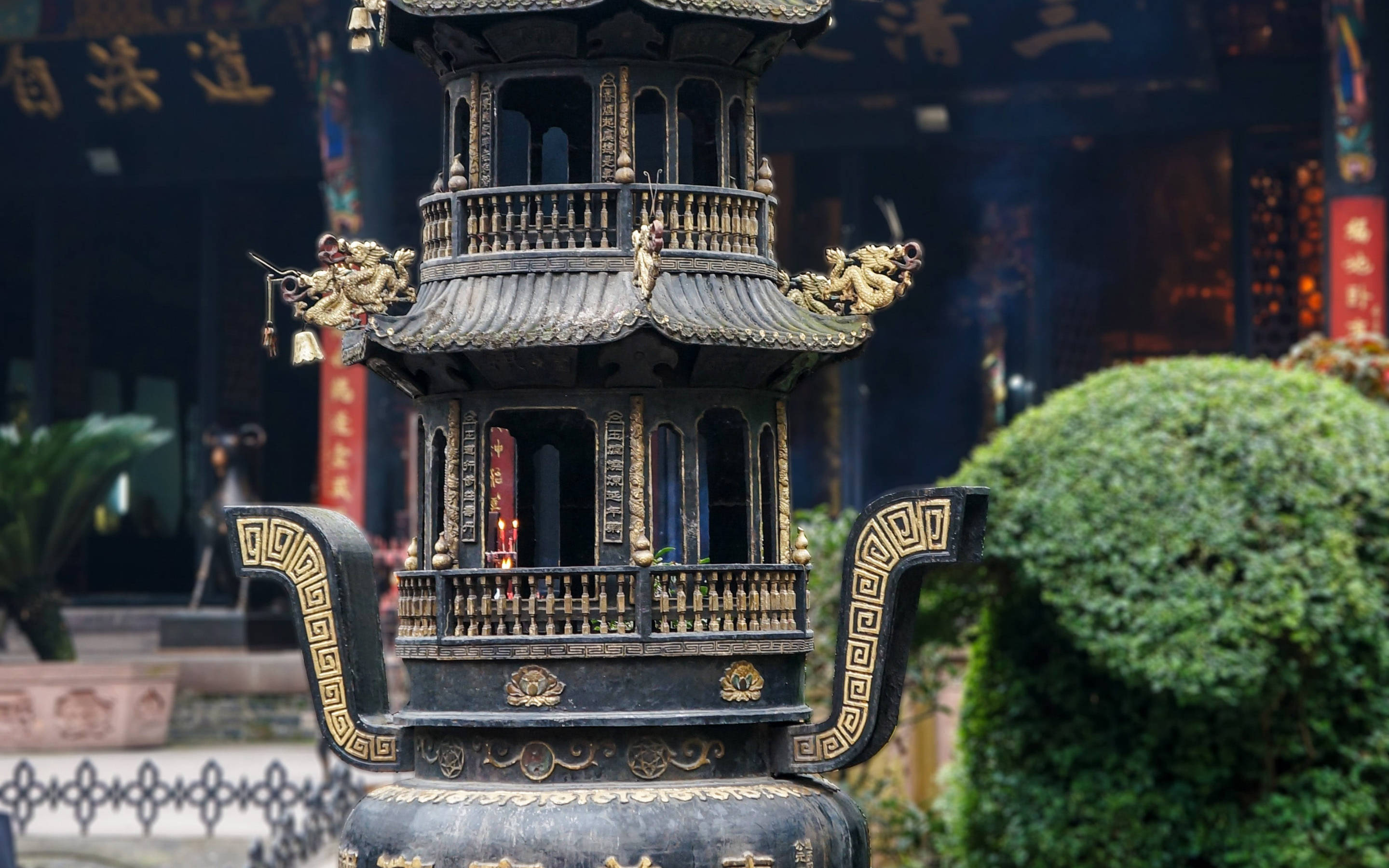 Chengdu, temple, black incense burner, 2K Desktop Wallpaper