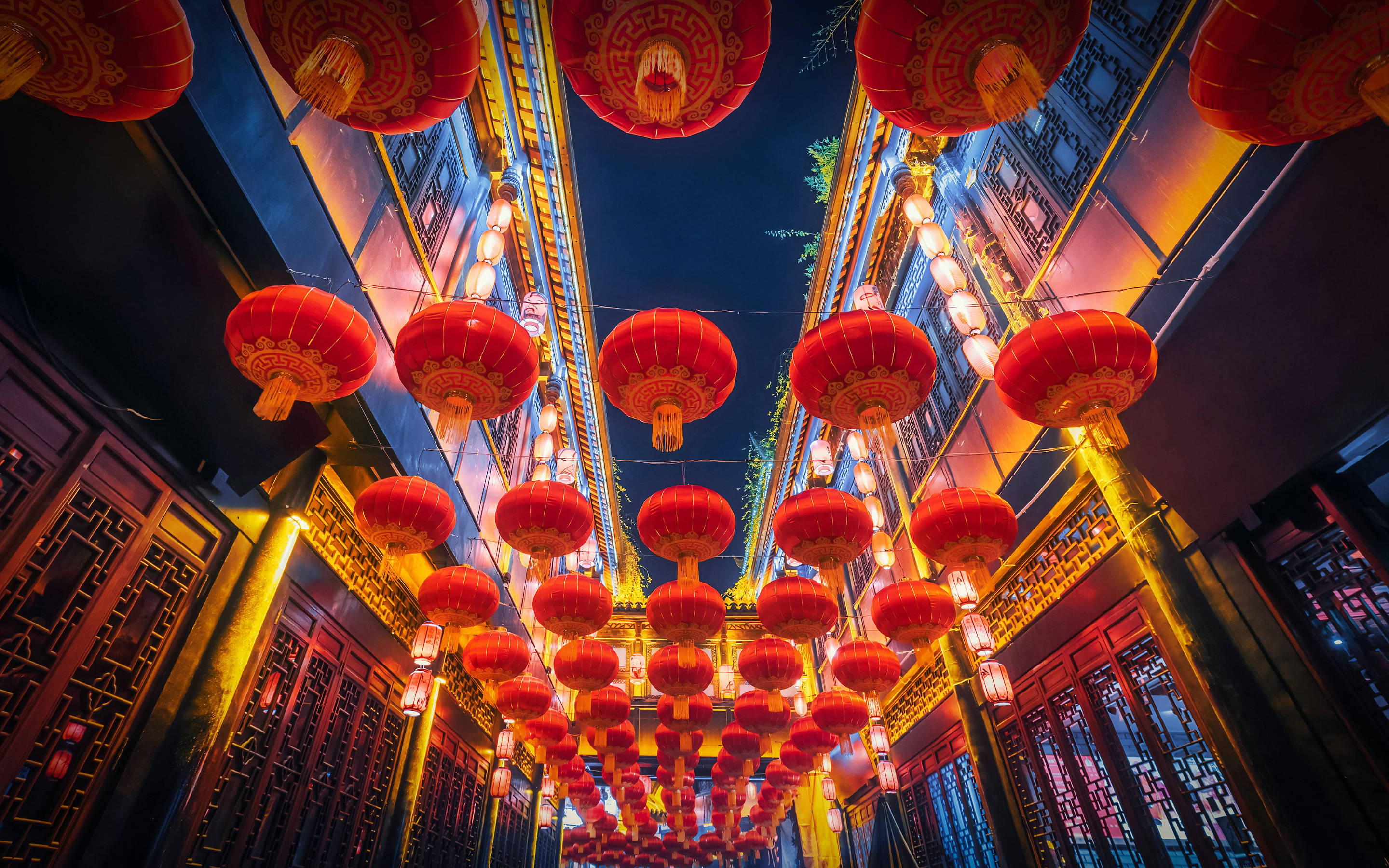 Chengdu, bright lanterns pathway, vibrant red lanterns, 2K Desktop Wallpaper