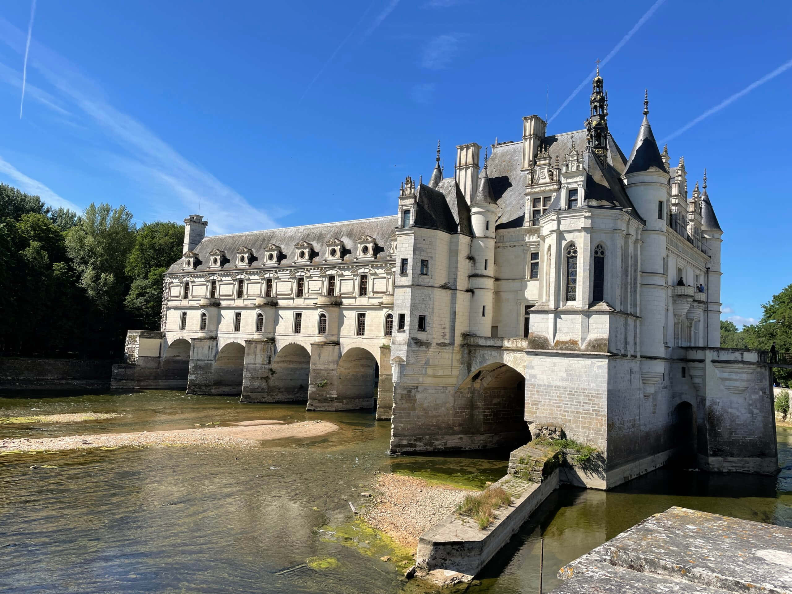 Chenonceau, dry river, stone castle, 2K Desktop Wallpaper