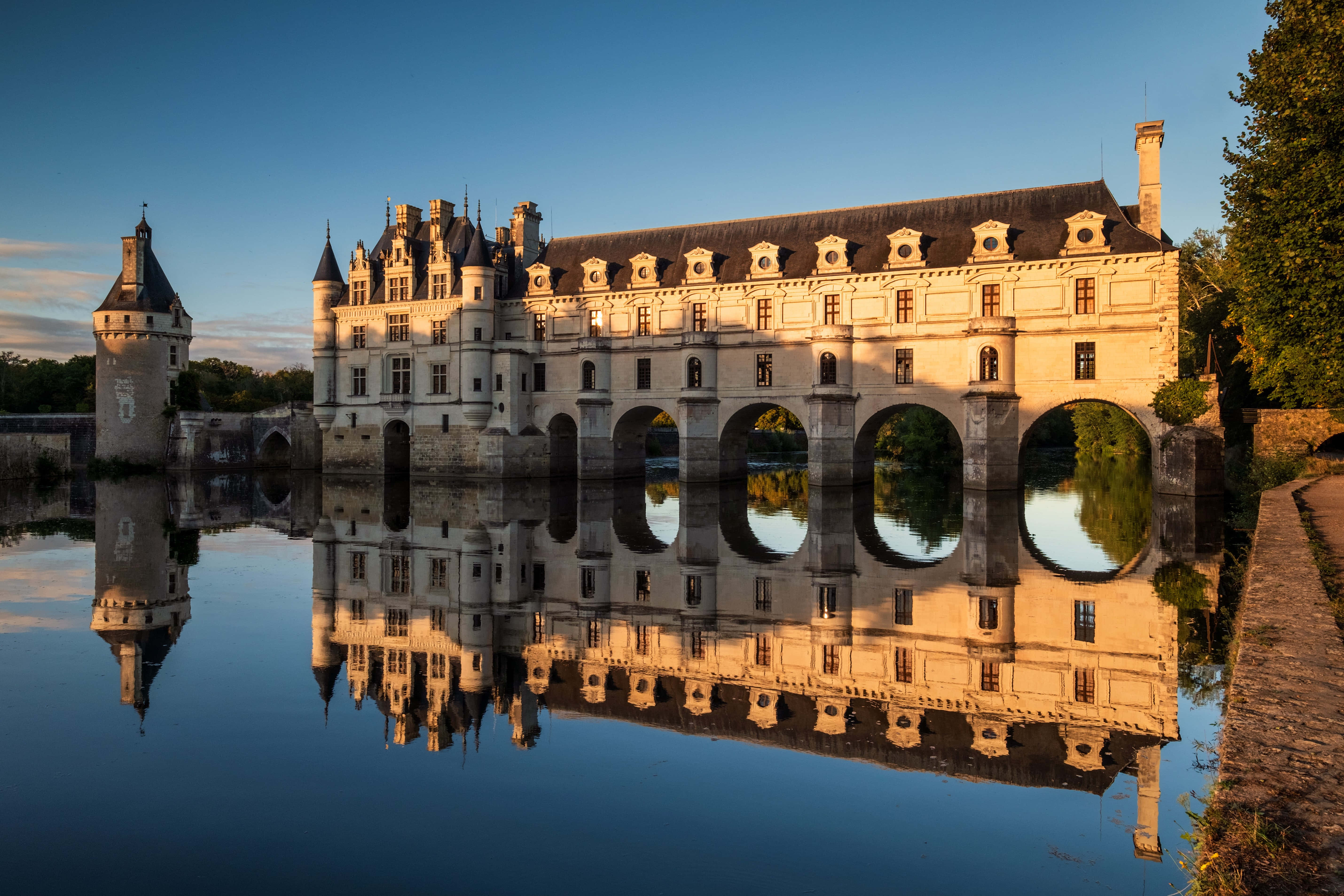 Chenonceau, gold light, shadows, 5K Desktop Wallpaper