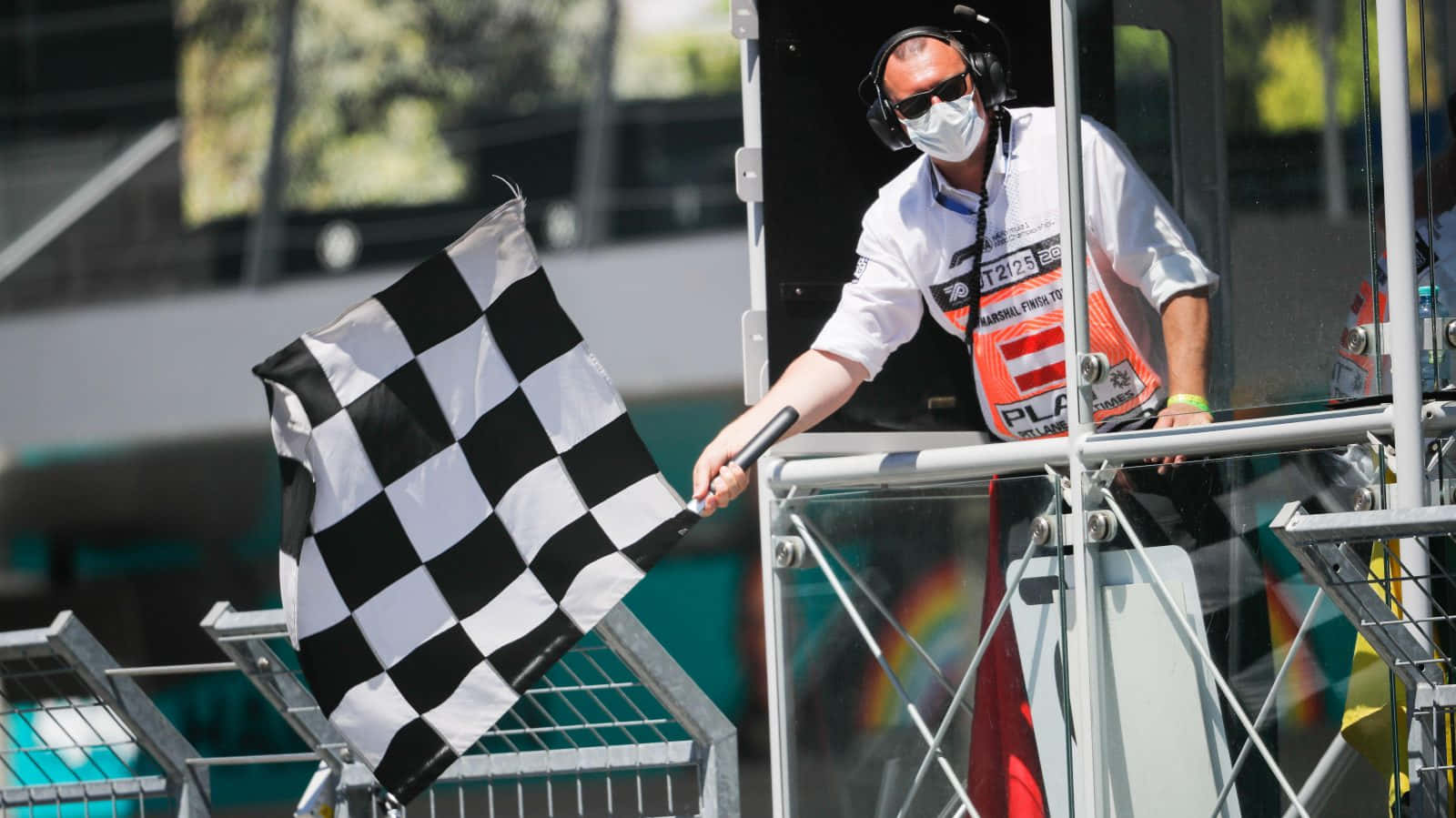 Chequered Flag, finish line, race official, HD Desktop Wallpaper