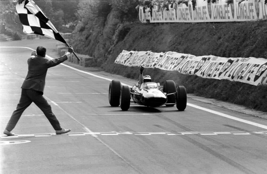 Chequered flag, vintage race car, finish line, SD Desktop Wallpaper