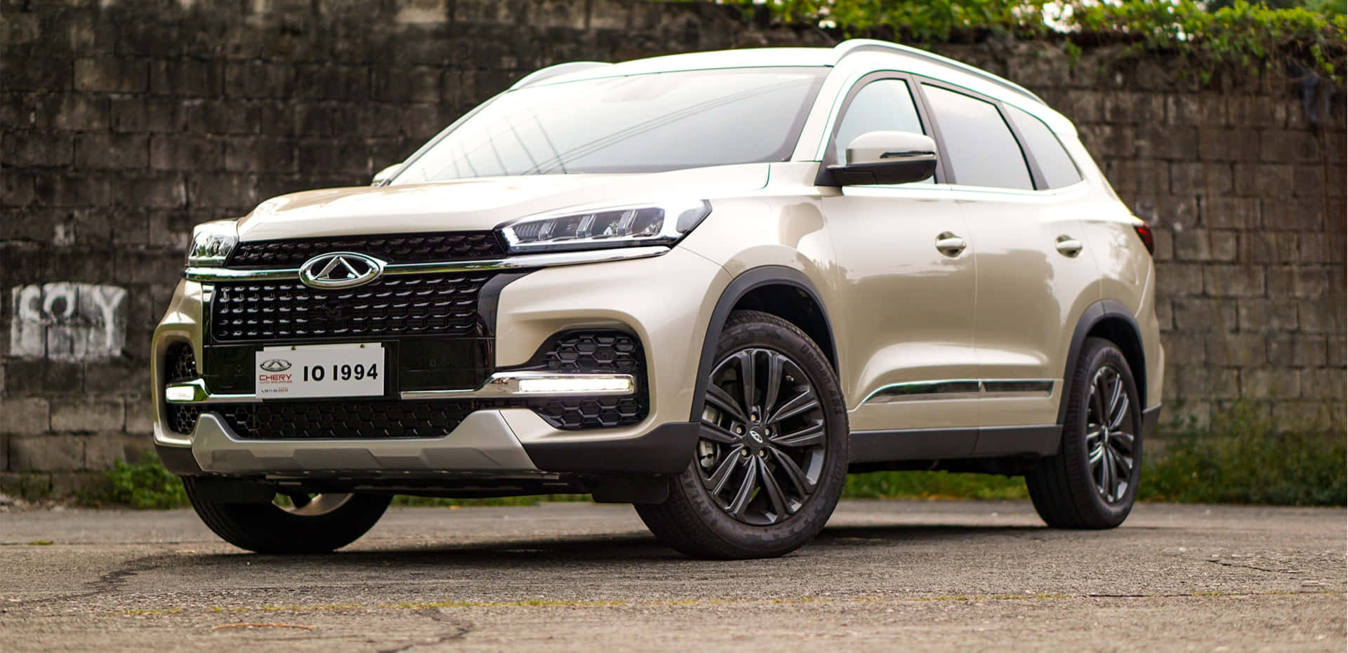 Chery Tiggo 8, beige, black accents, Full HD Desktop Wallpaper