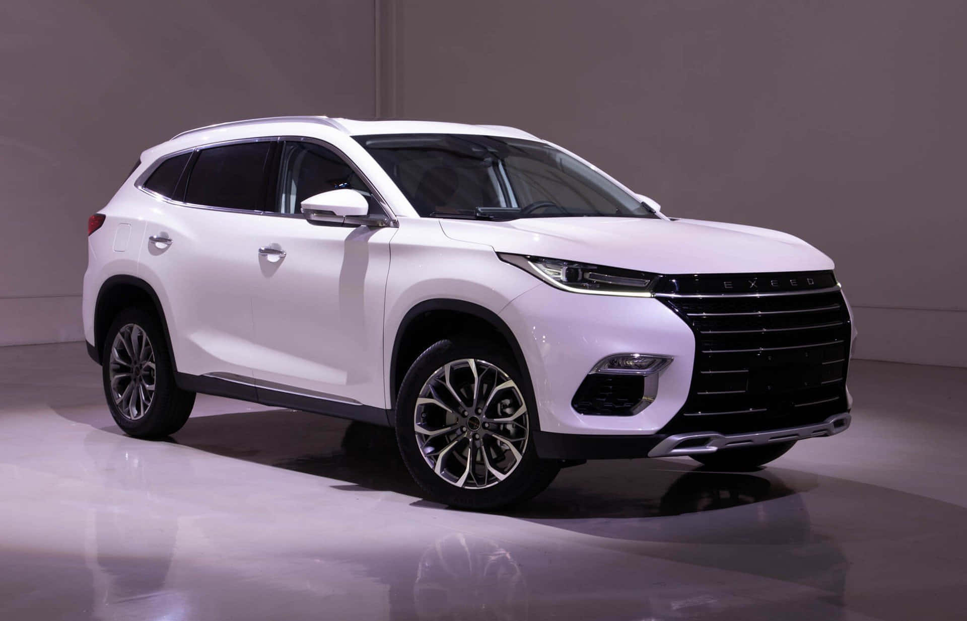 Chery, sleek white SUV, chrome accents, Full HD Desktop Wallpaper