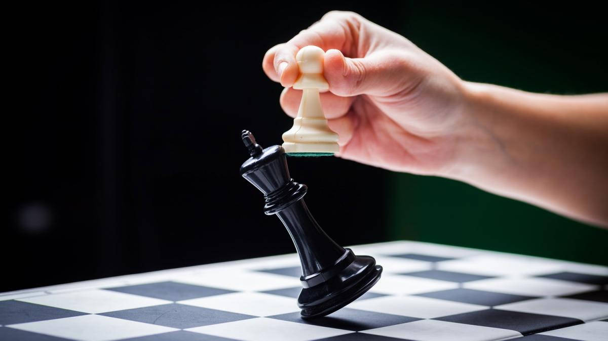 white chess pawn, black king, checkered board, SD Desktop Wallpaper