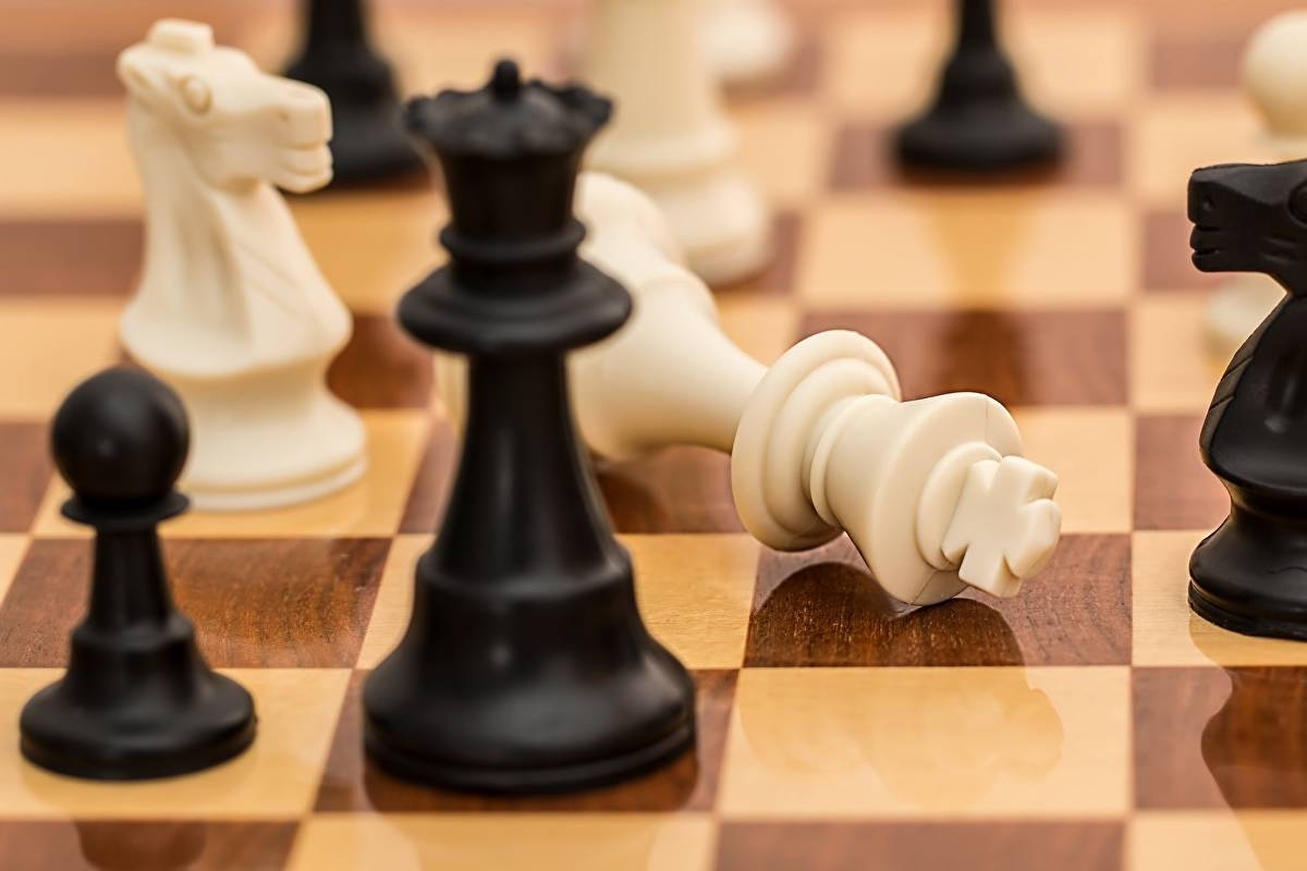 chess, white king, black pieces, SD Desktop Wallpaper