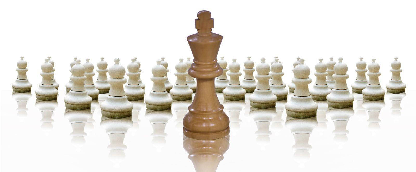 lead chess piece, brown chess king, white chess pieces, HD Desktop Wallpaper