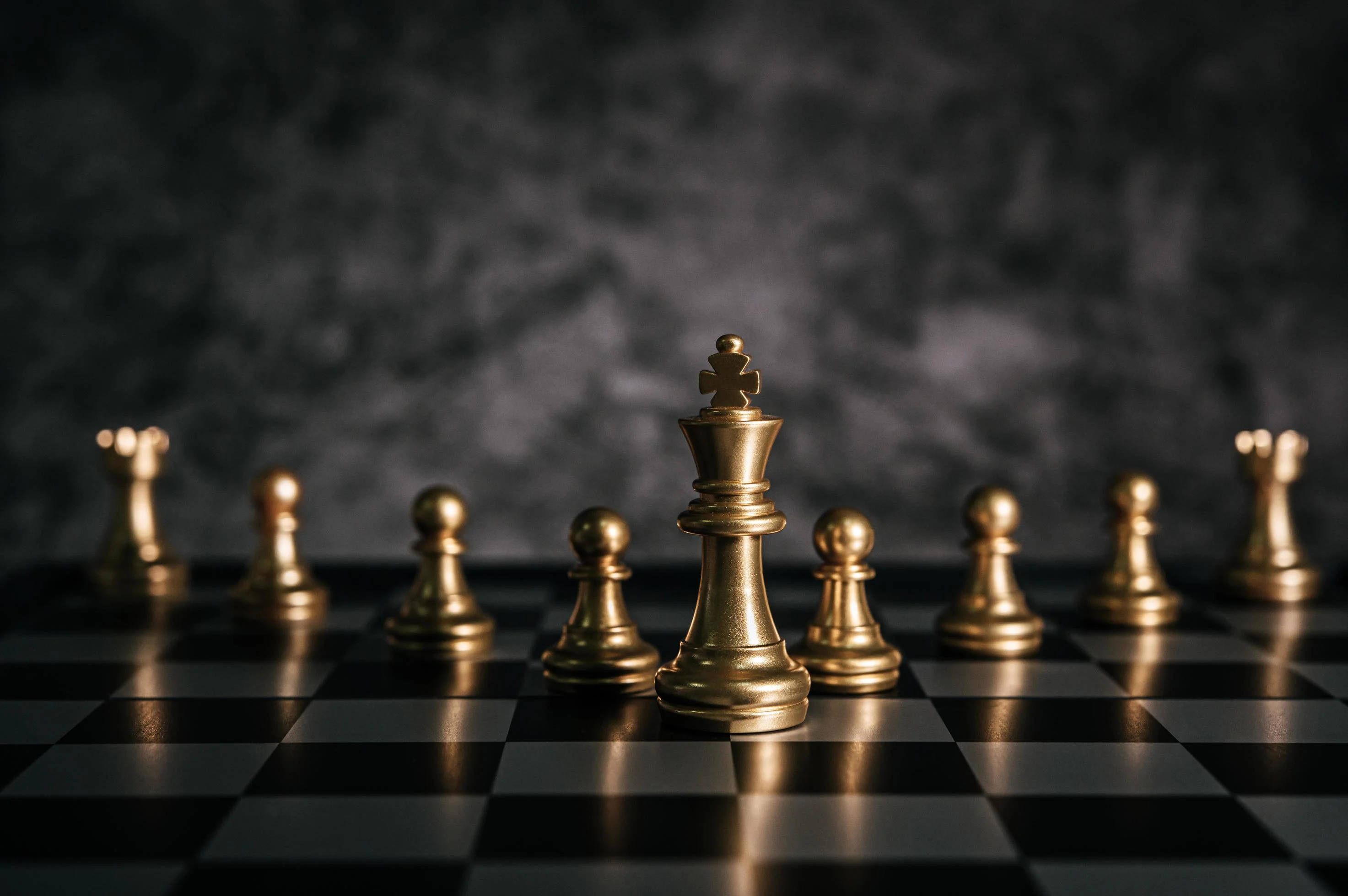 Golden Chess, black board, checkered board, 2K Desktop Wallpaper