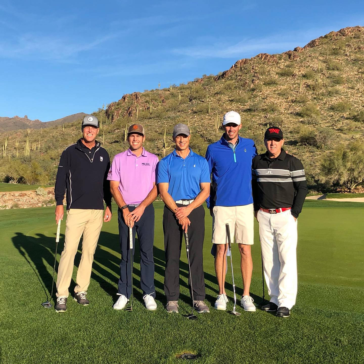 Chesson Hadley, fairway, rocky desert hills, HD Desktop Wallpaper