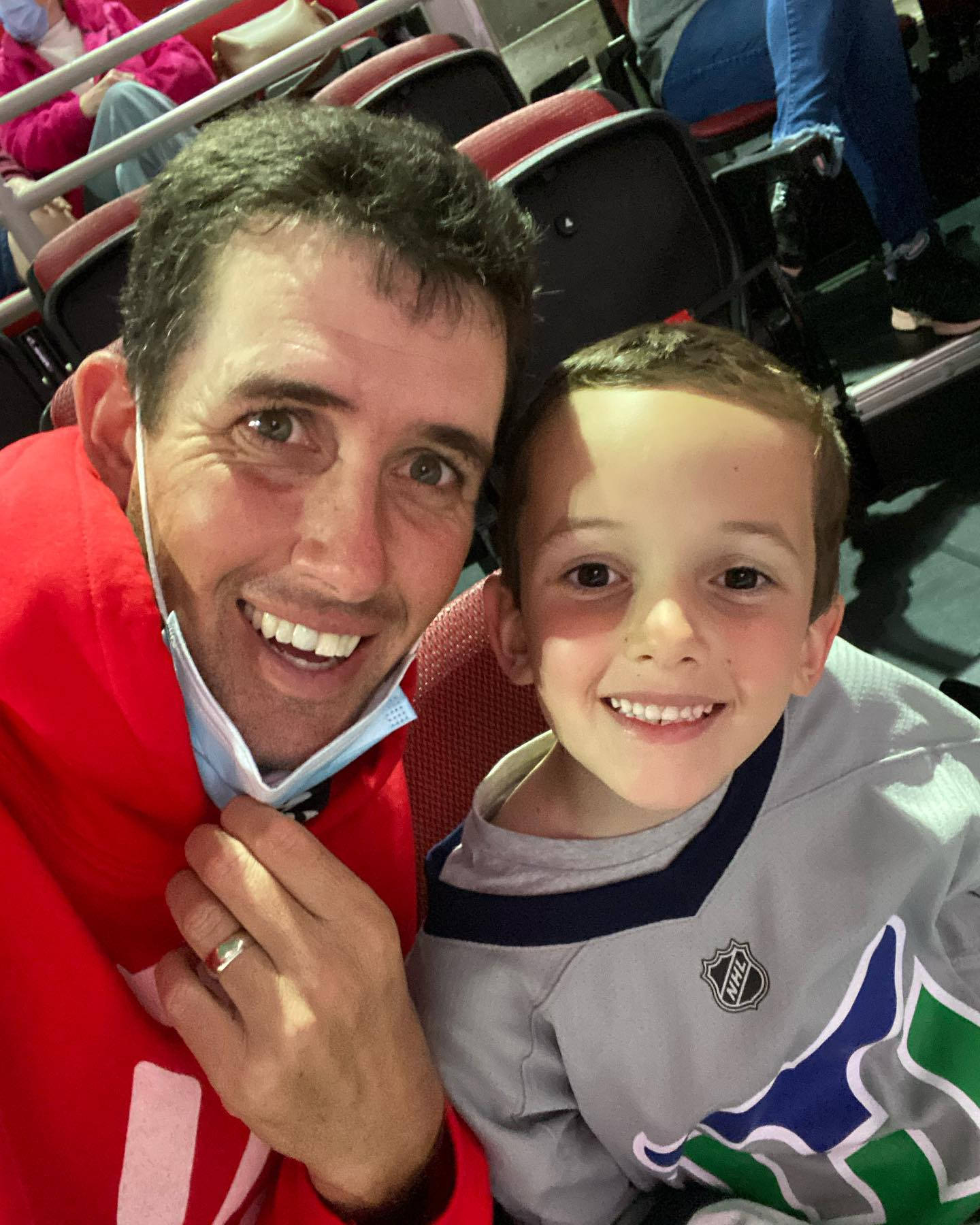 Chesson Hadley, son, stadium seats, HD Phone Wallpaper