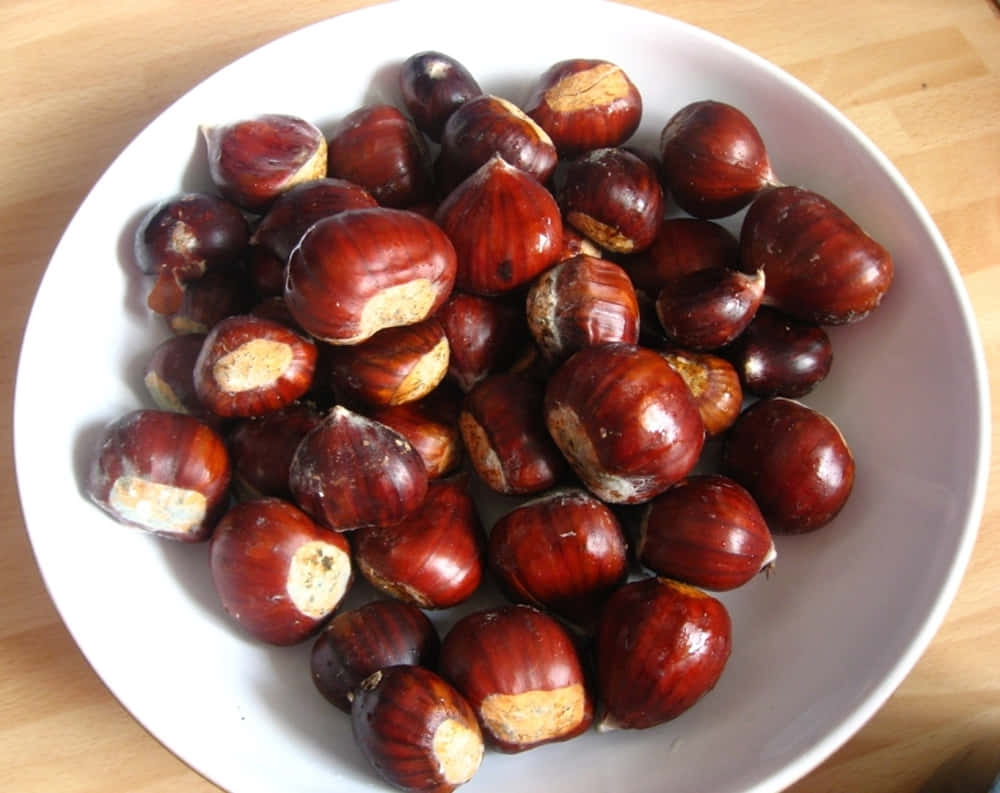 Chestnut, white bowl, glossy brown chestnuts, SD Desktop Wallpaper