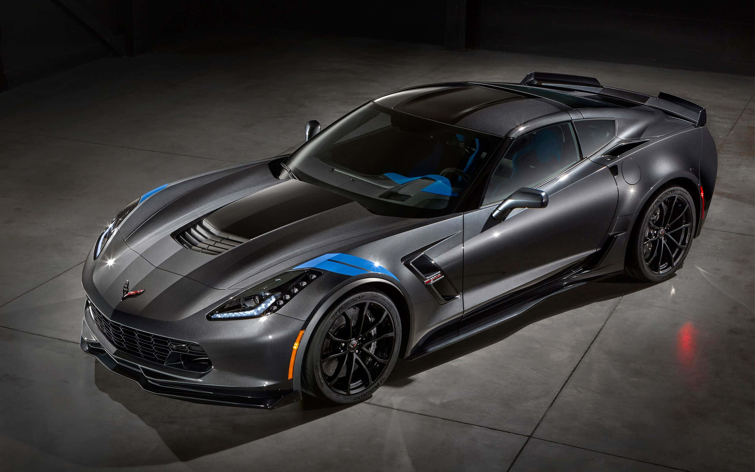 Chevrolet Corvette Z06, matte gray, bold blue racing stripes, 2K Desktop Wallpaper