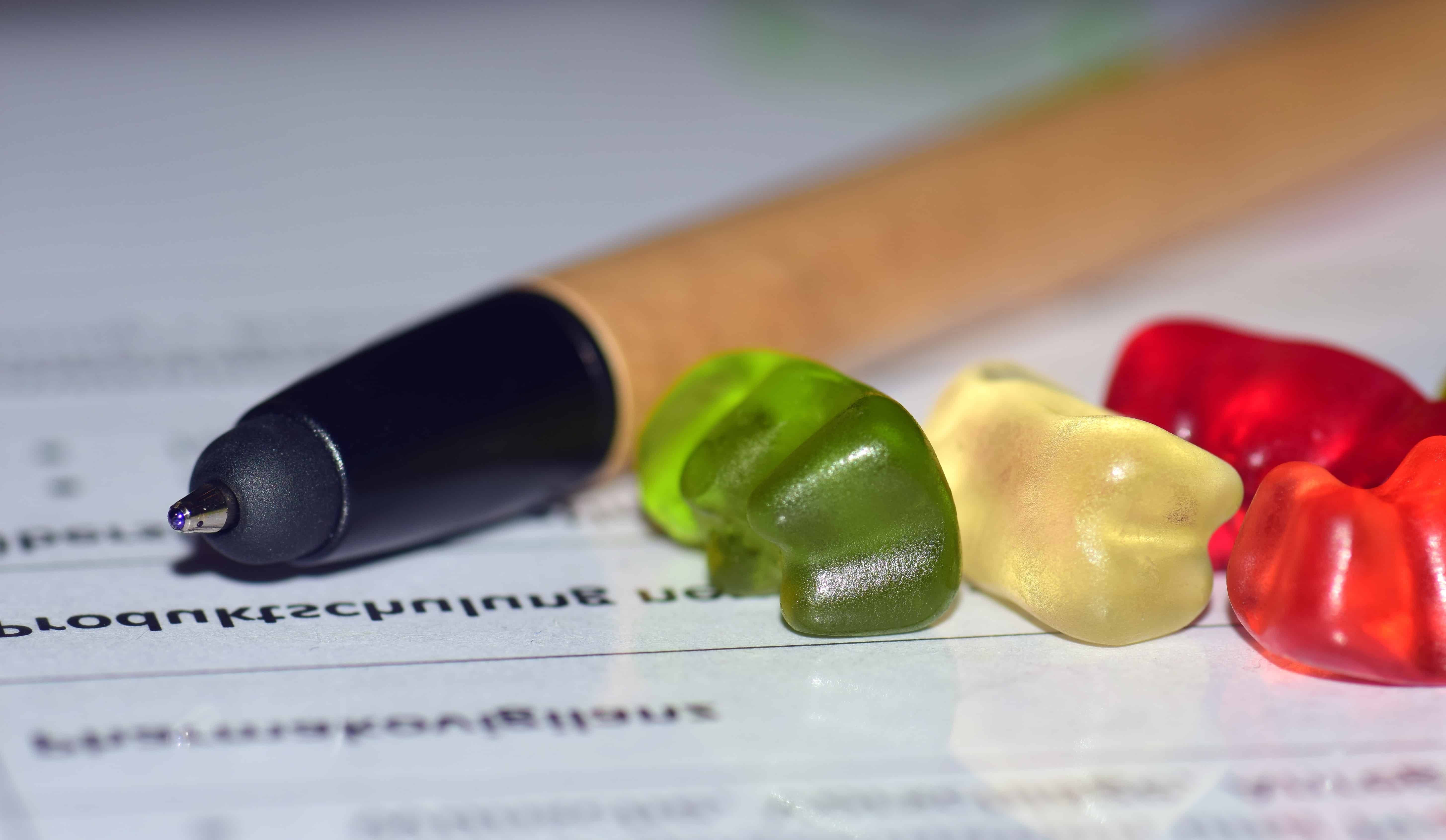 chewy gummies, black pen, document, 5K Desktop Wallpaper