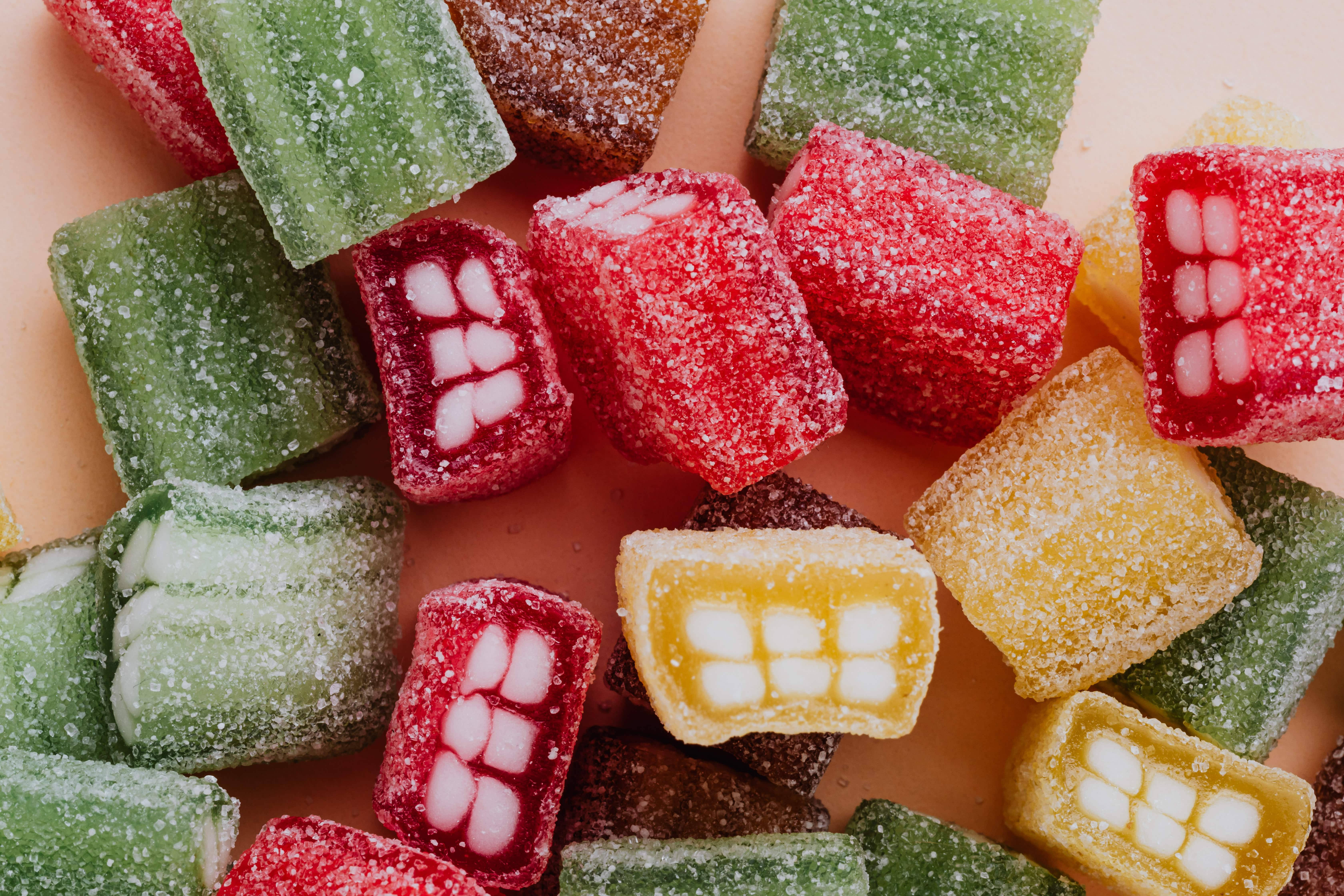 Chewy Sour Gummies, red, green, 5K Desktop Wallpaper