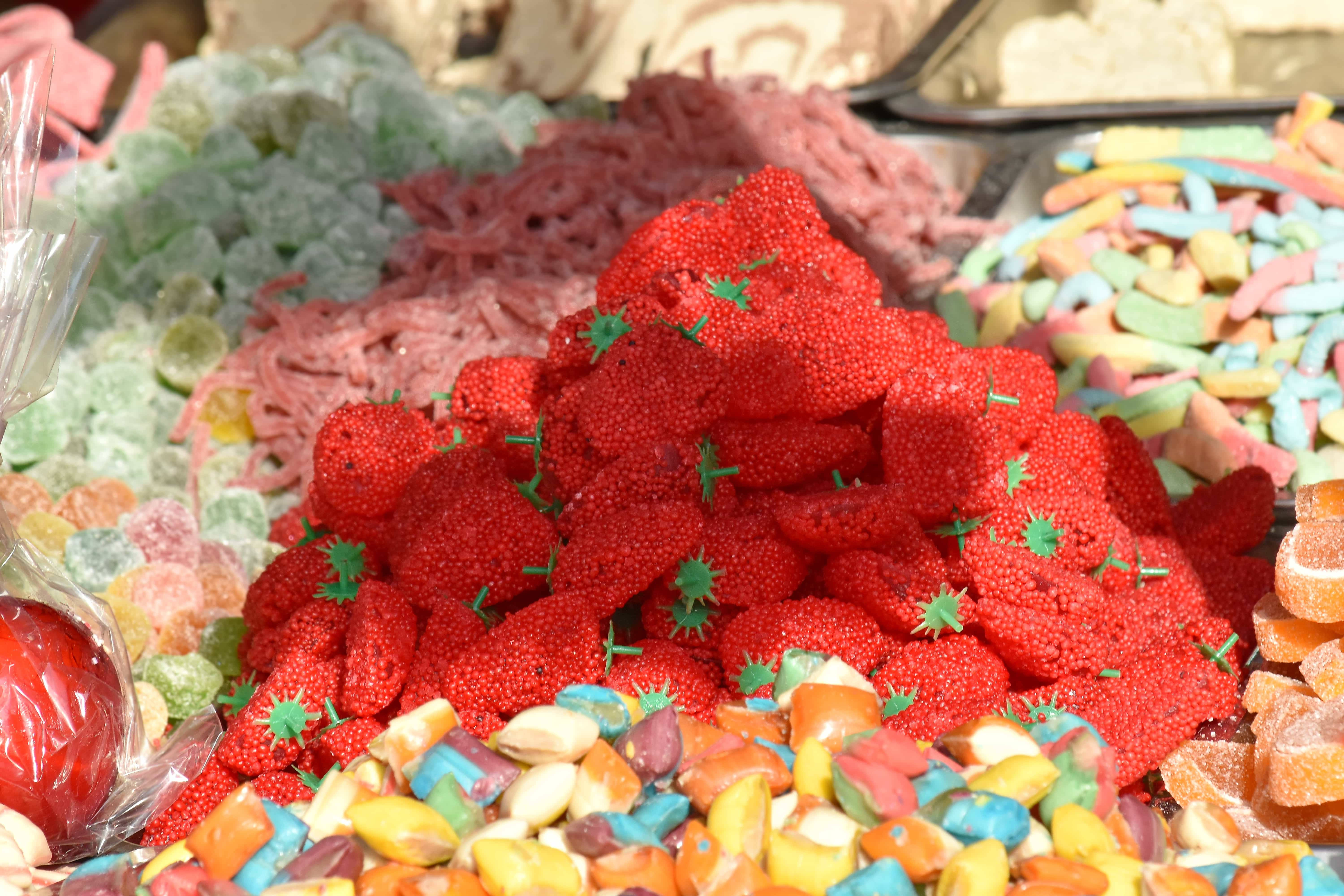 Chewy Strawberry Gummies, strawberry-shaped gummies, red strawberry-shaped gummies, 5K Desktop Wallpaper