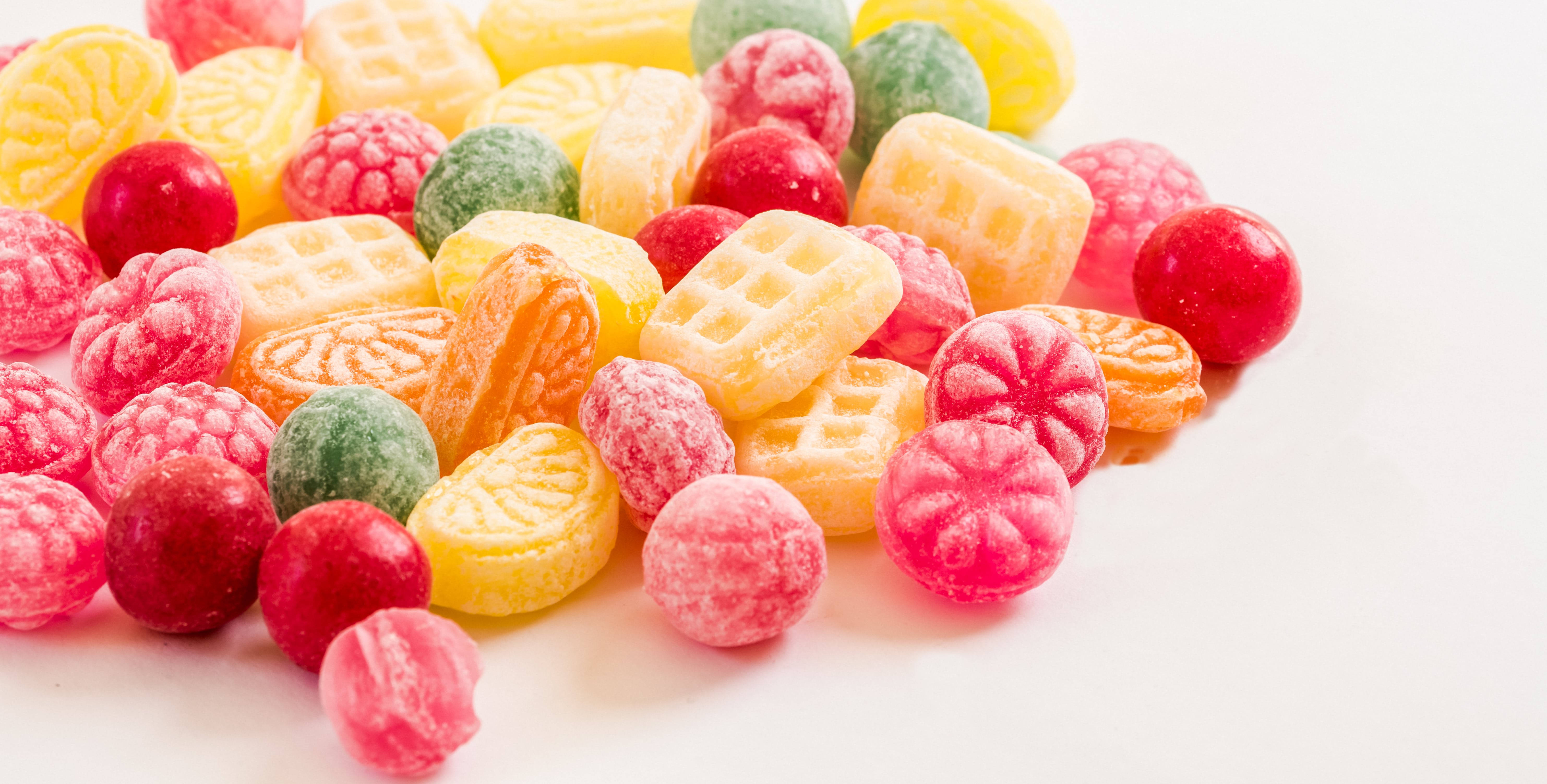 chewy, fruit-shaped candies, red, 5K Desktop Wallpaper