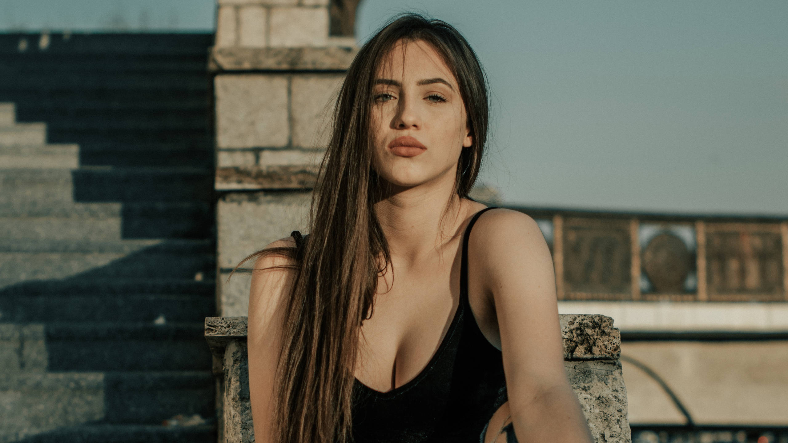 Chica Bonita, rooftop, golden hour, 2K Desktop Wallpaper