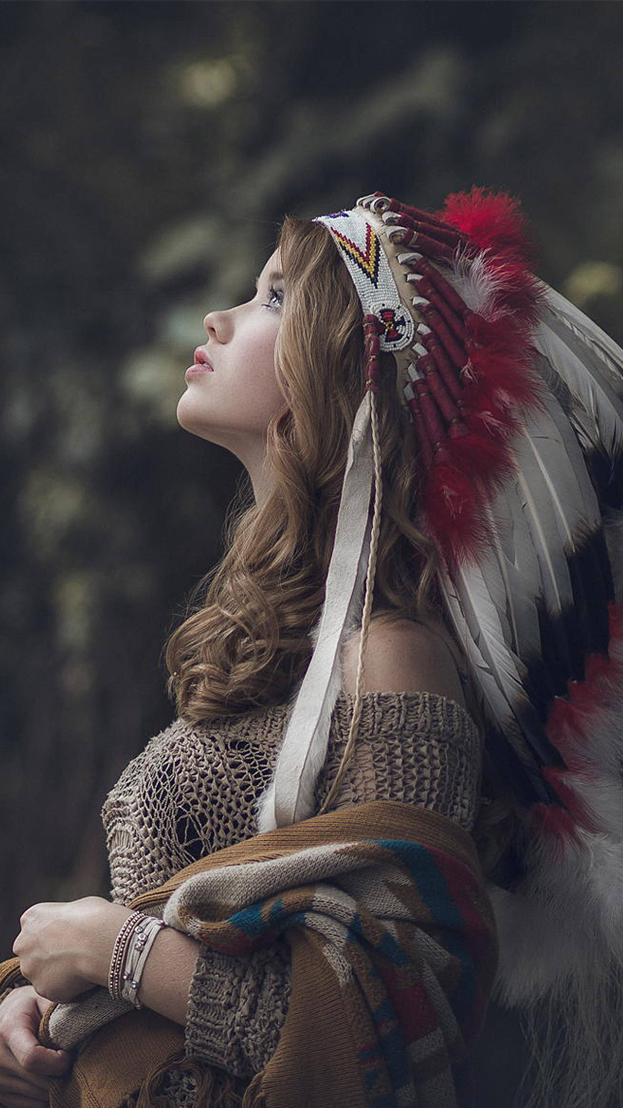 Chica Bonita, Indian Costume, red and white feathered headdress, 4K Phone Wallpaper